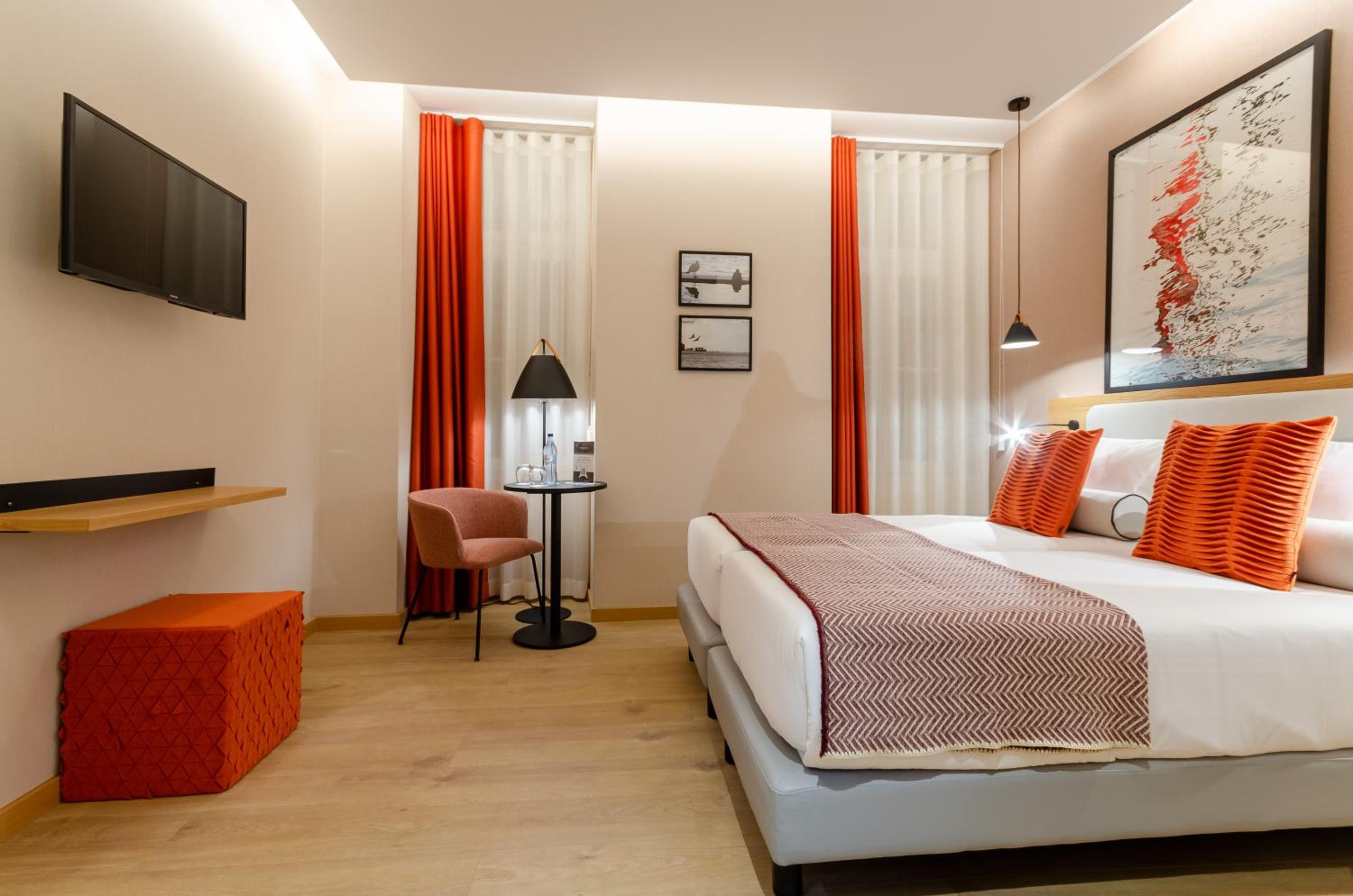 Standard Double or Twin Room - Photo 9