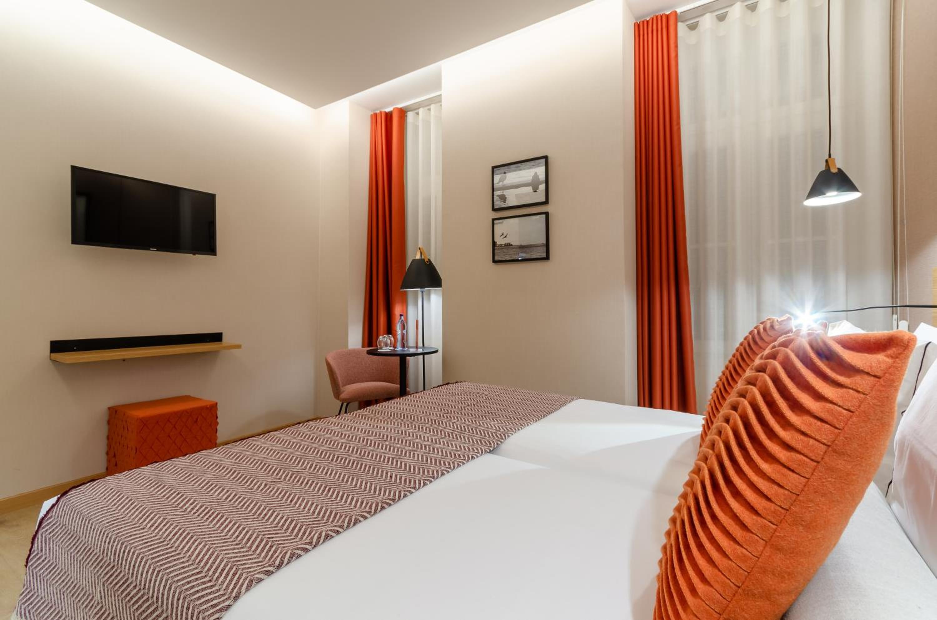 Standard Double or Twin Room - Photo 6