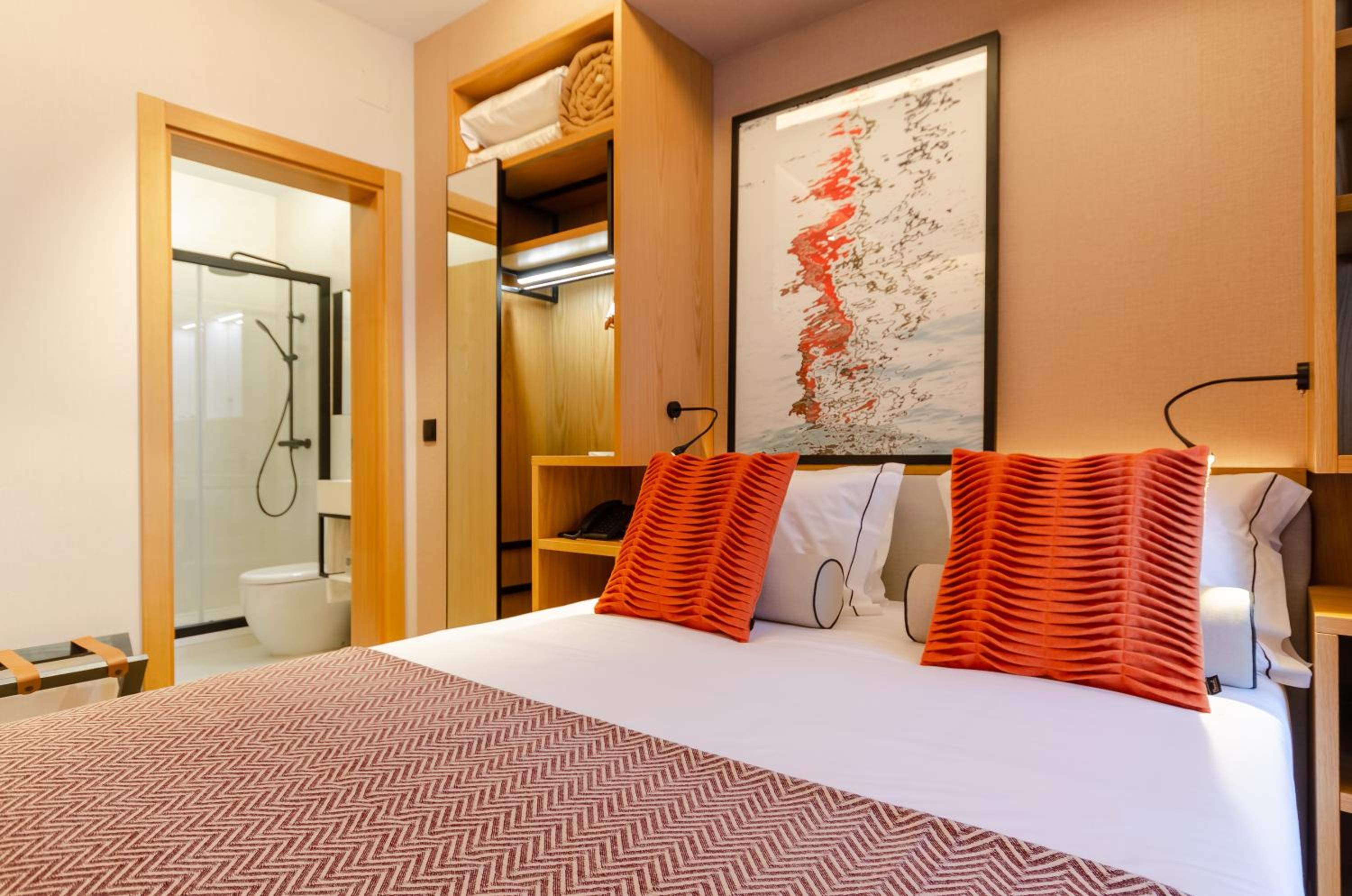 Standard Double or Twin Room - Photo 14