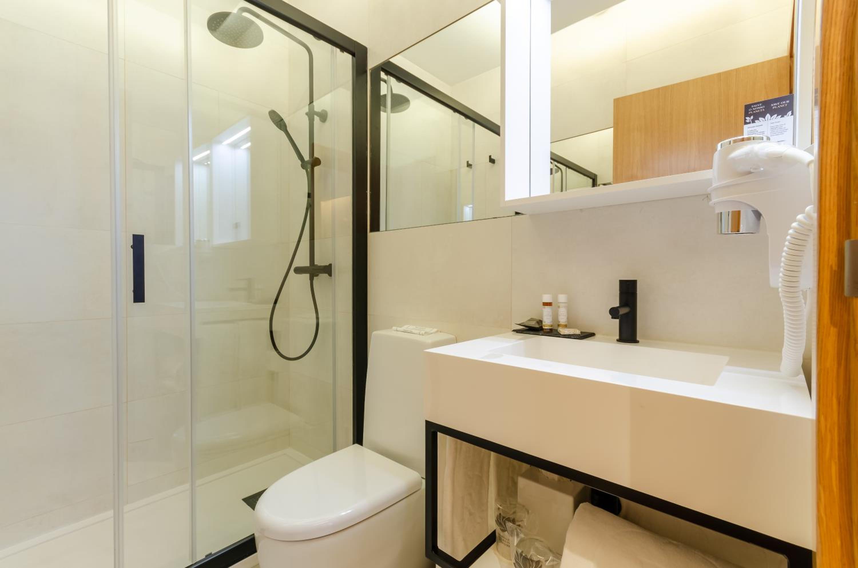 Standard Double or Twin Room - Photo 13