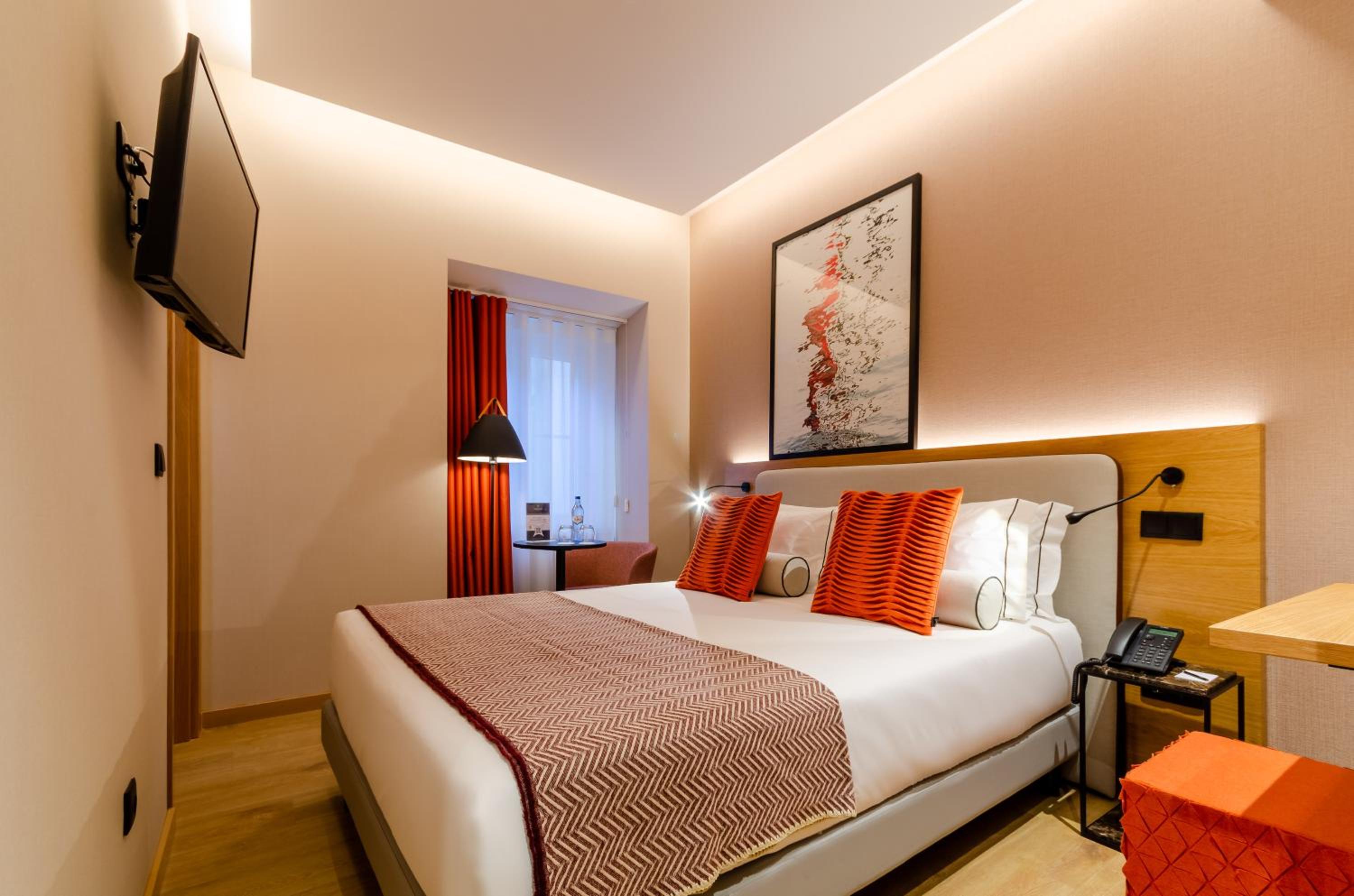 Standard Double or Twin Room - Photo 21
