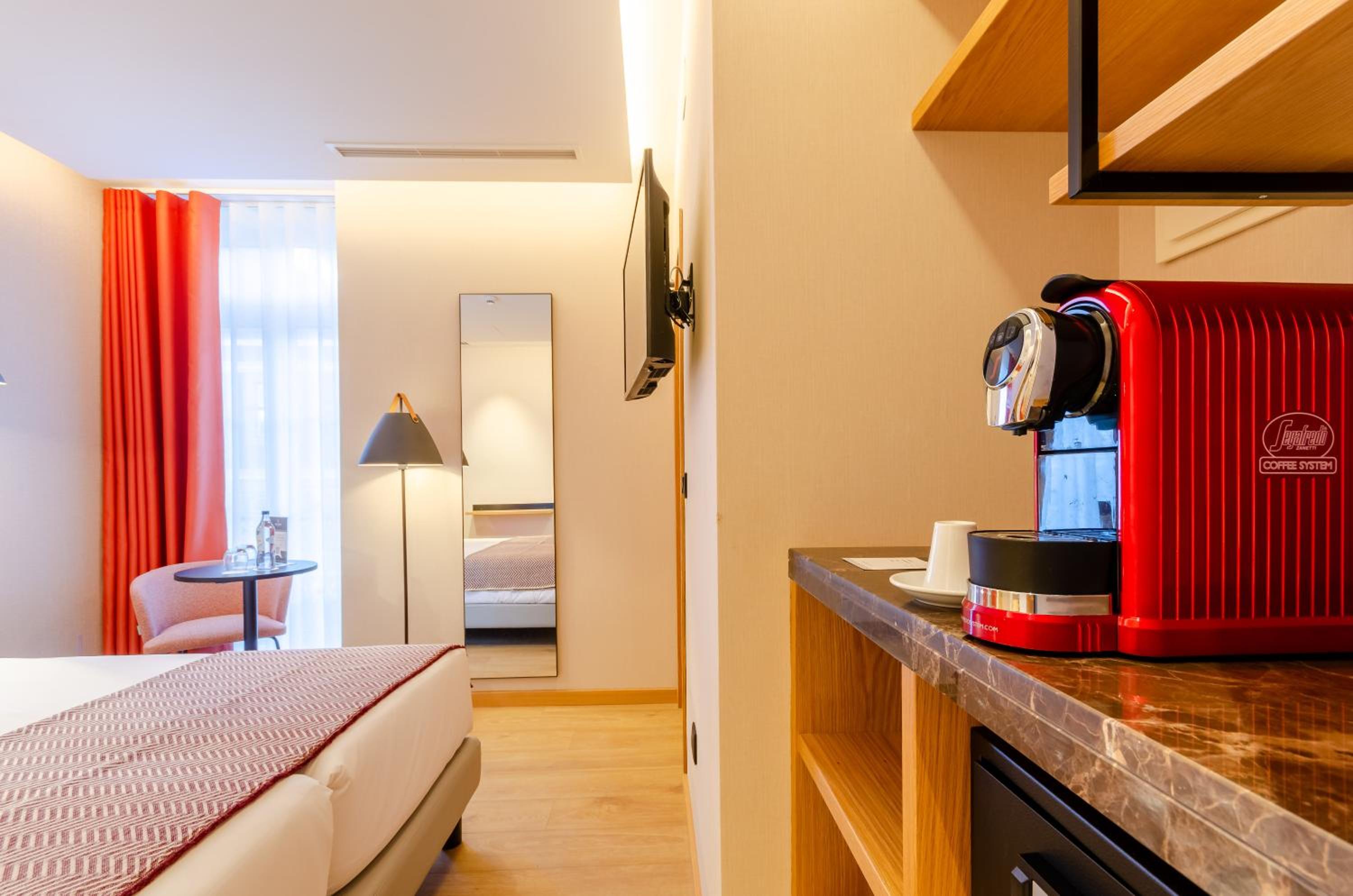 Standard Double or Twin Room - Photo 25