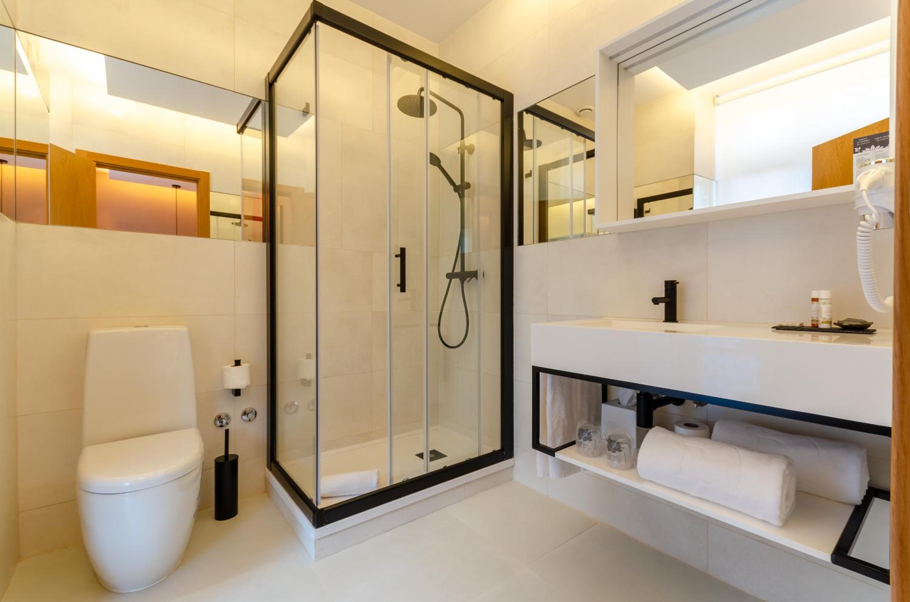Standard Double or Twin Room - Photo 24