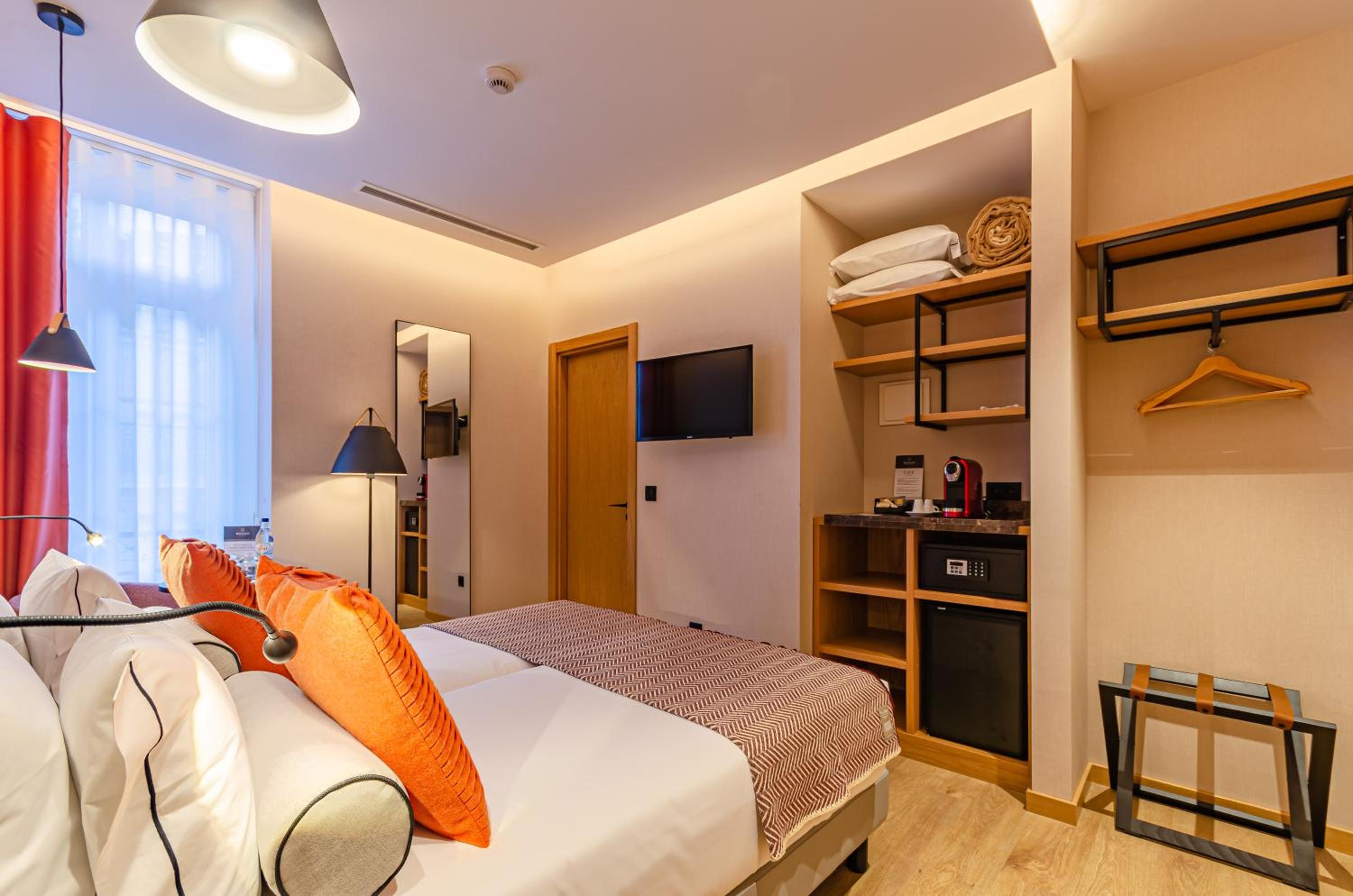 Standard Double or Twin Room - Photo 22