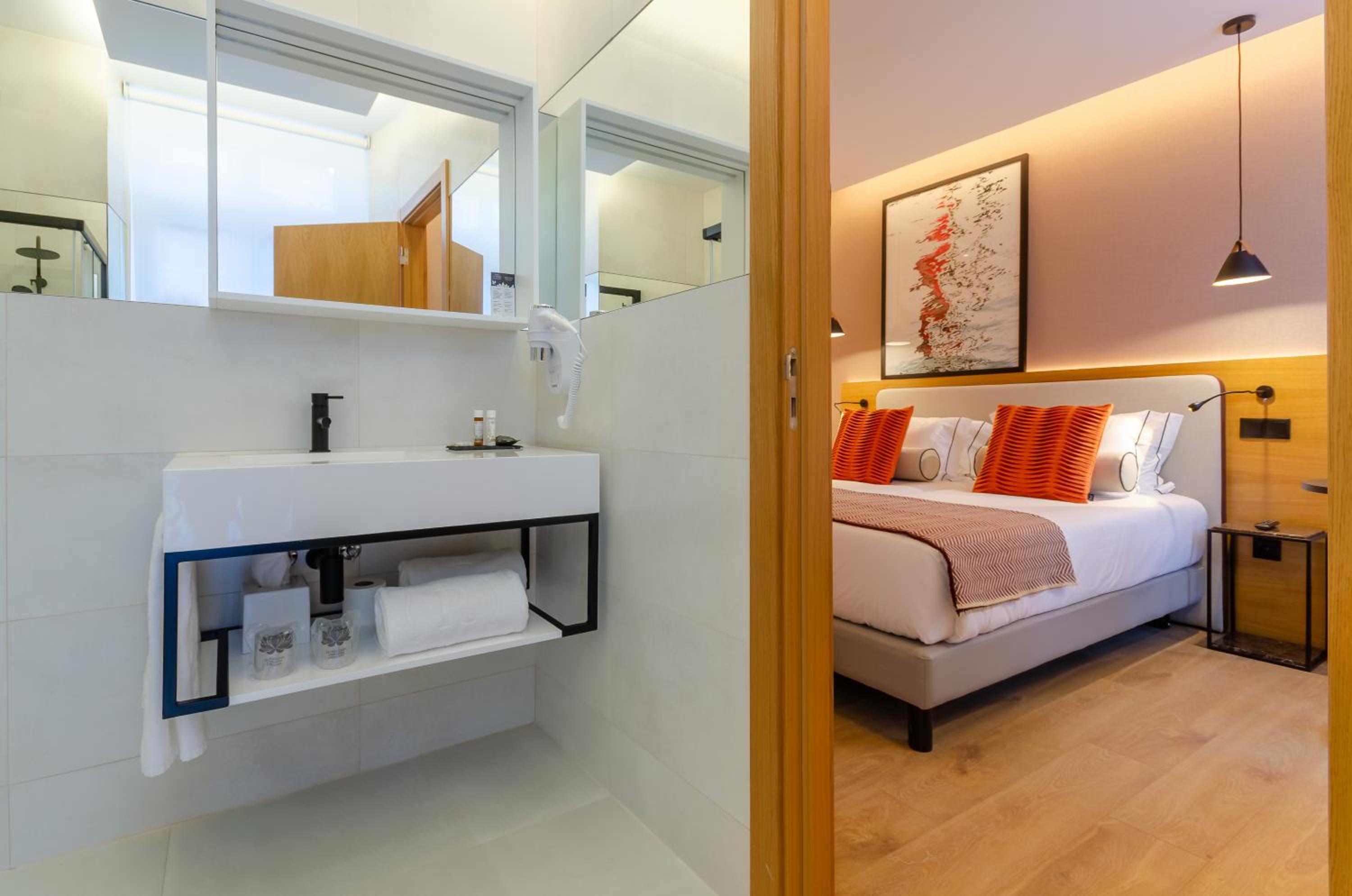 Standard Double or Twin Room - Photo 23