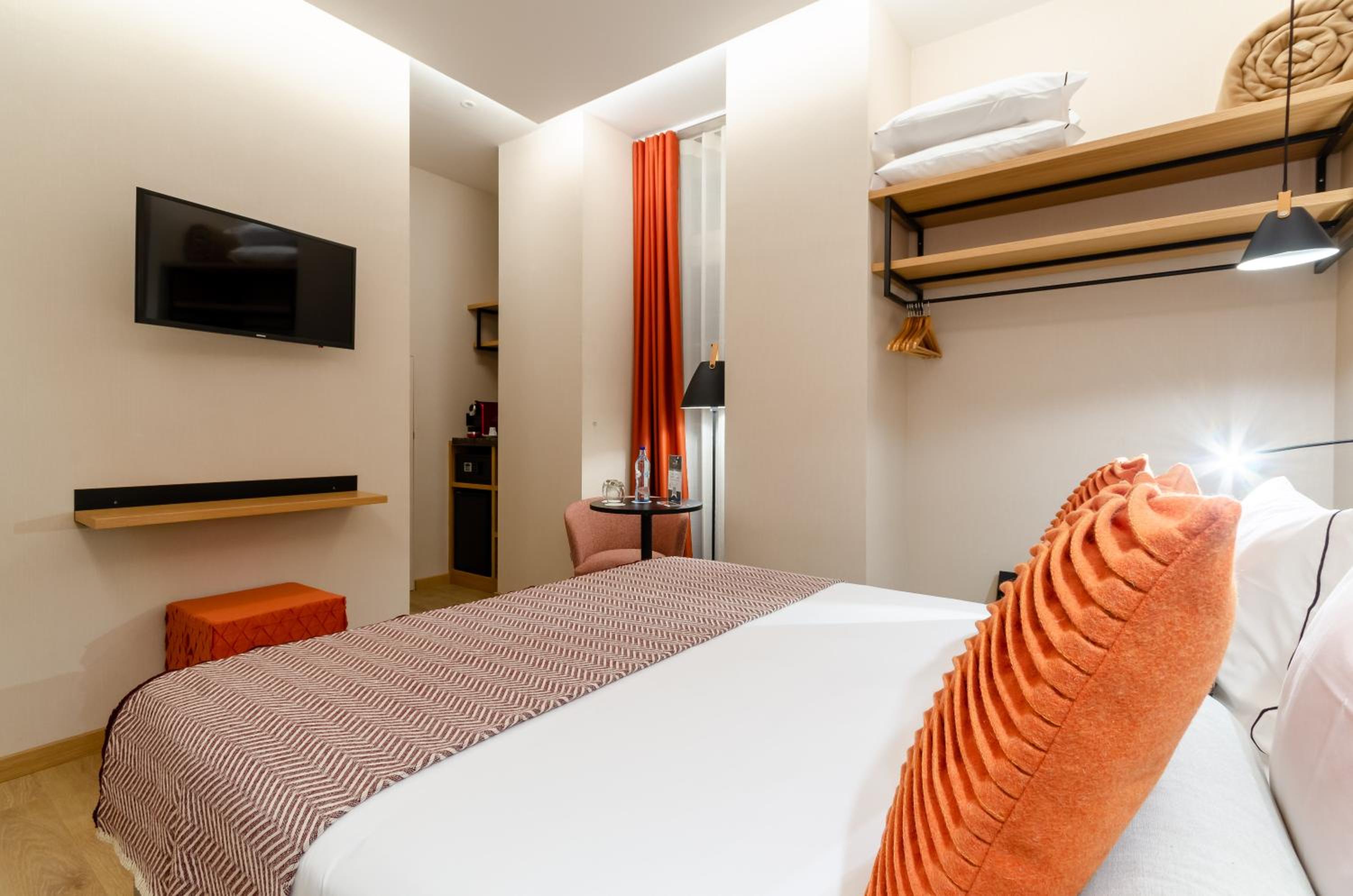 Standard Double or Twin Room - Photo 32