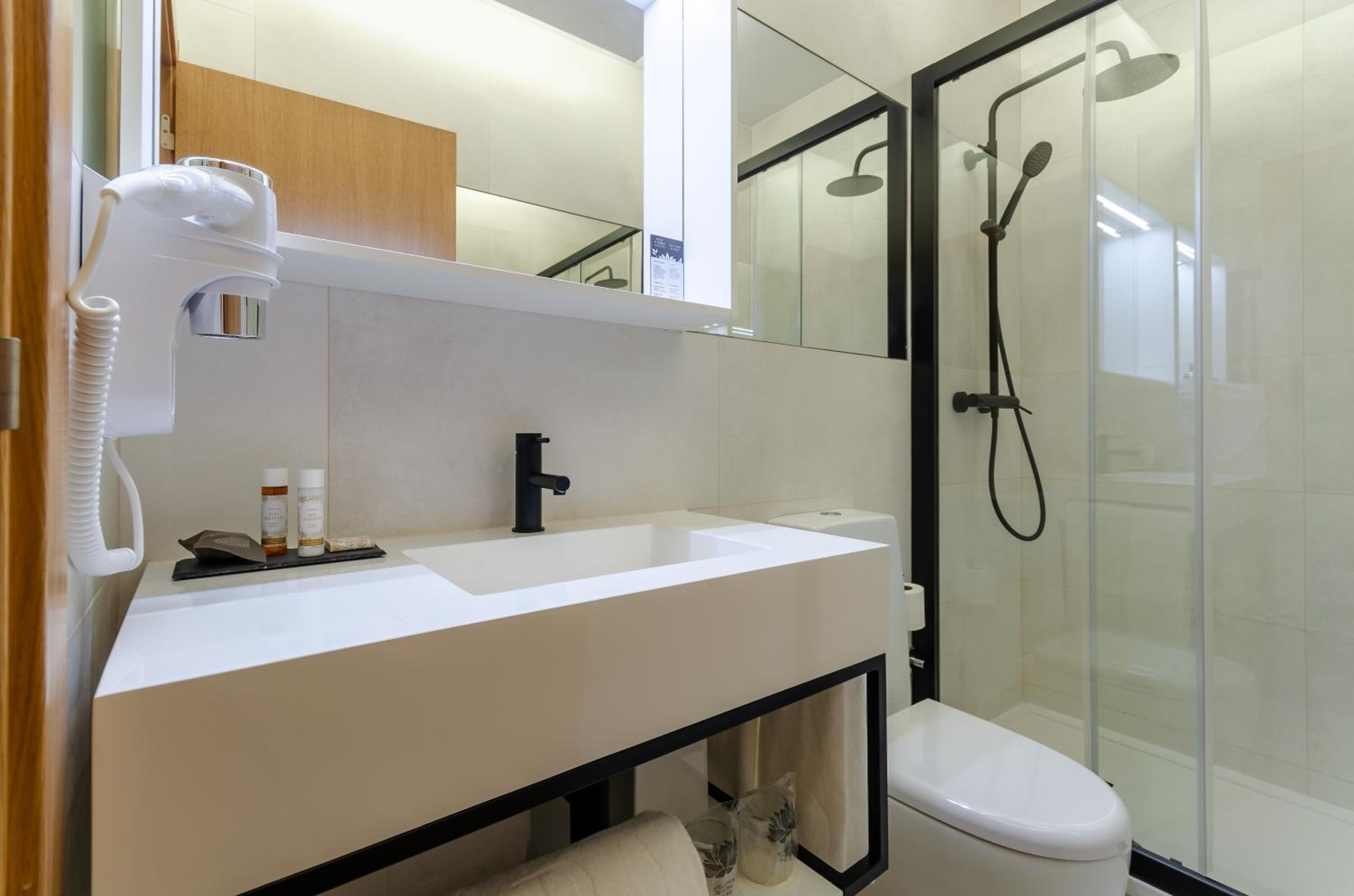 Standard Double or Twin Room - Photo 36