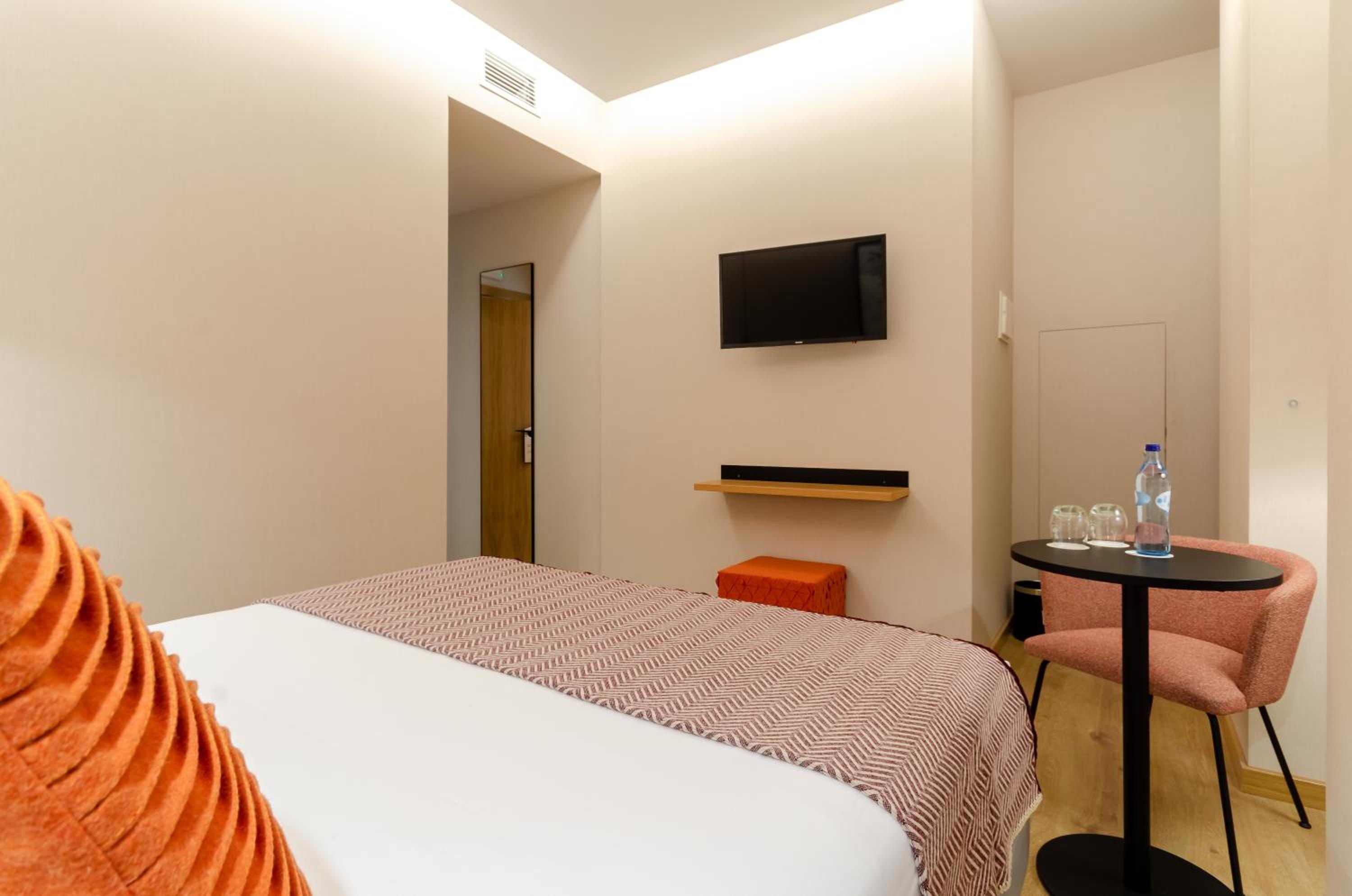 Standard Double or Twin Room - Photo 31