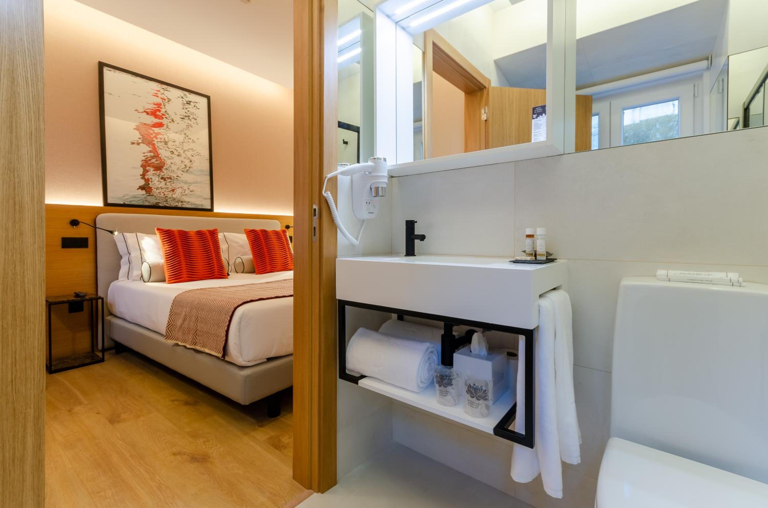 Standard Double or Twin Room - Photo 37