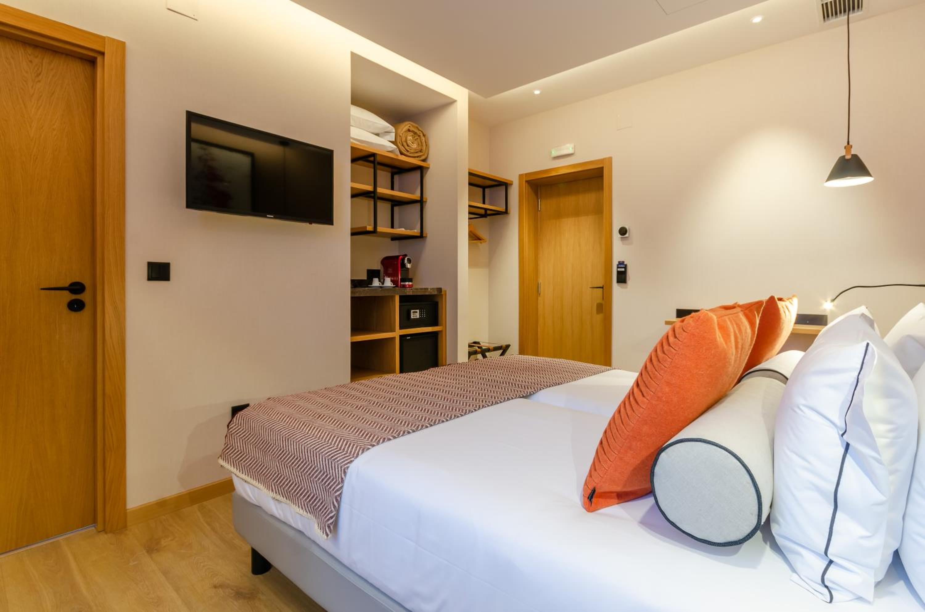 Standard Double or Twin Room - Photo 30