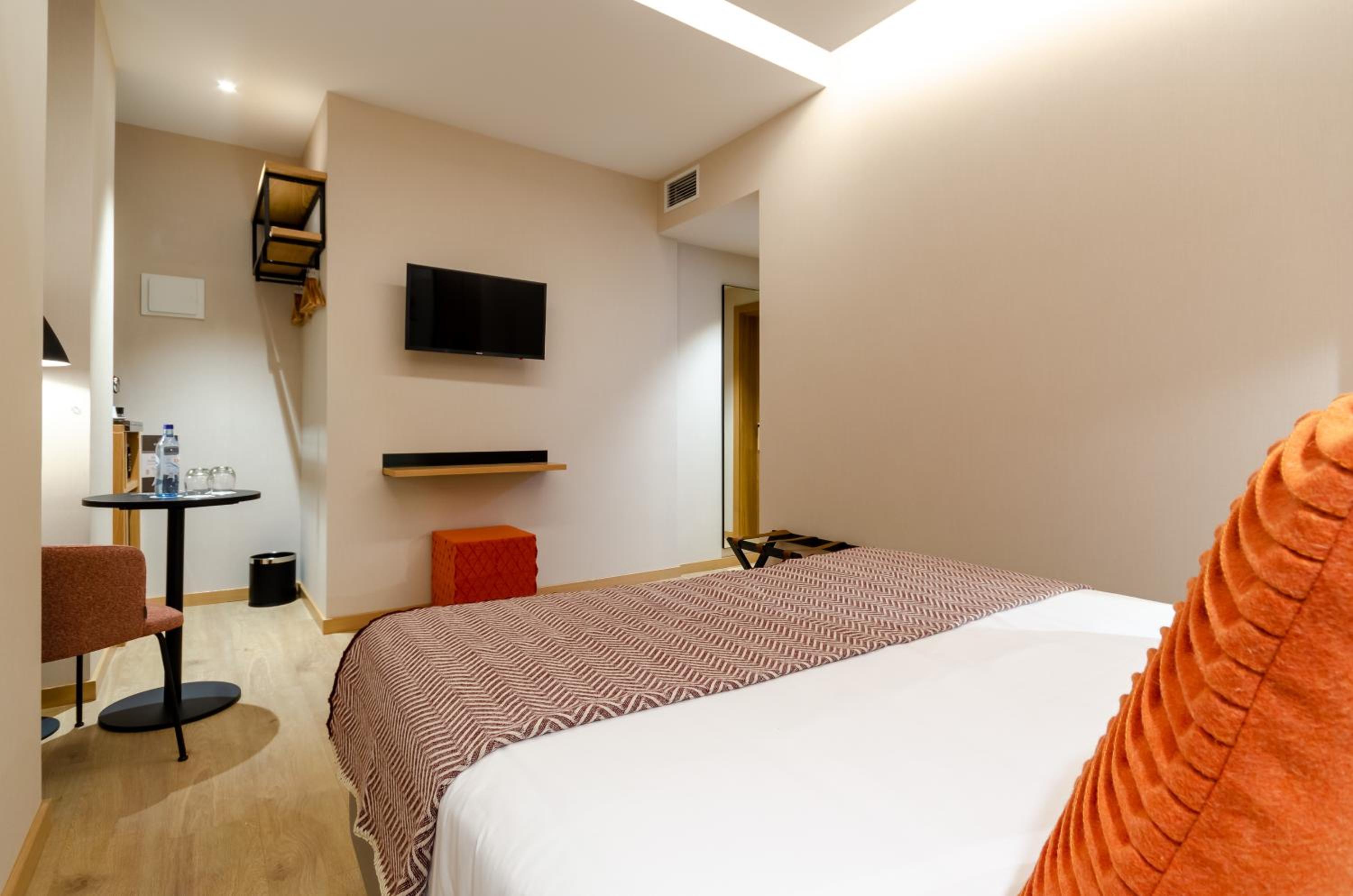 Standard Double or Twin Room - Photo 27