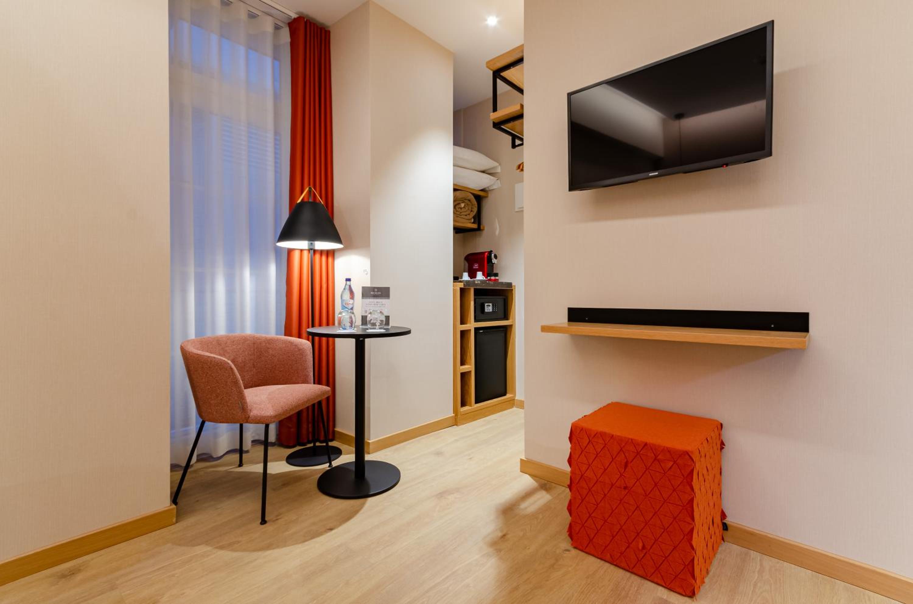 Standard Double or Twin Room - Photo 4