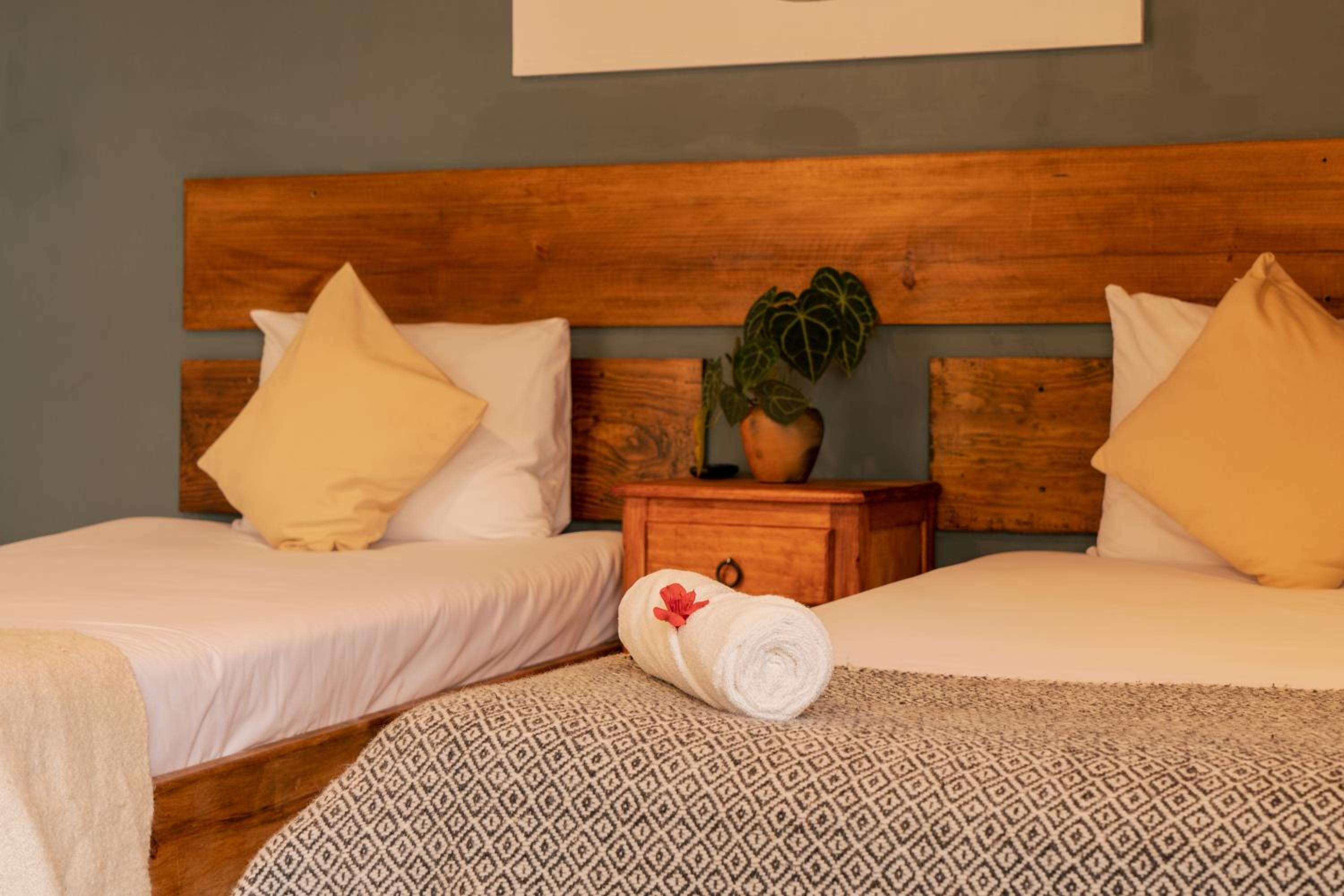 Quadruple Room with Private Bathroom - Photo 8