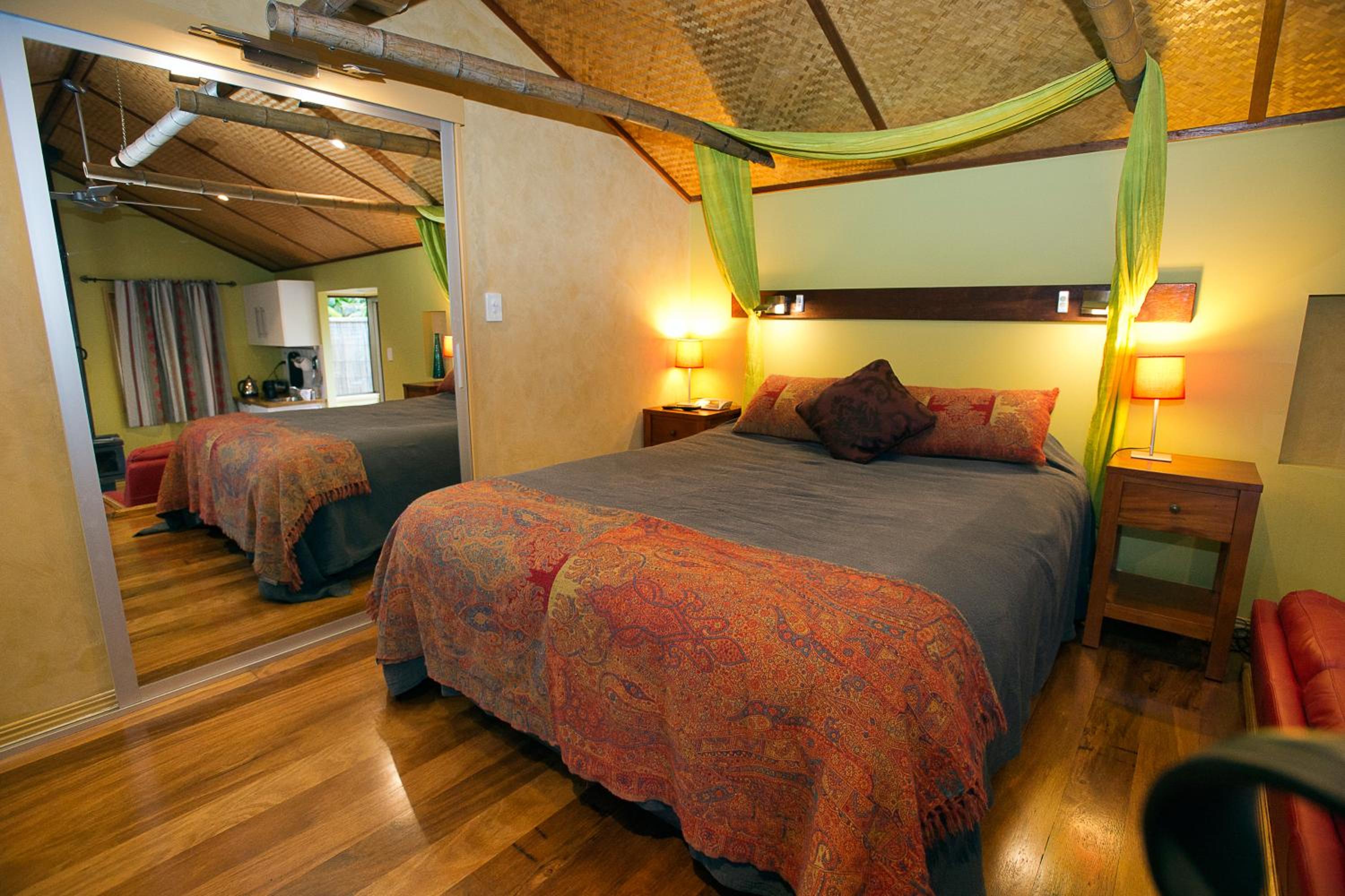 Cottage with Spa Bath