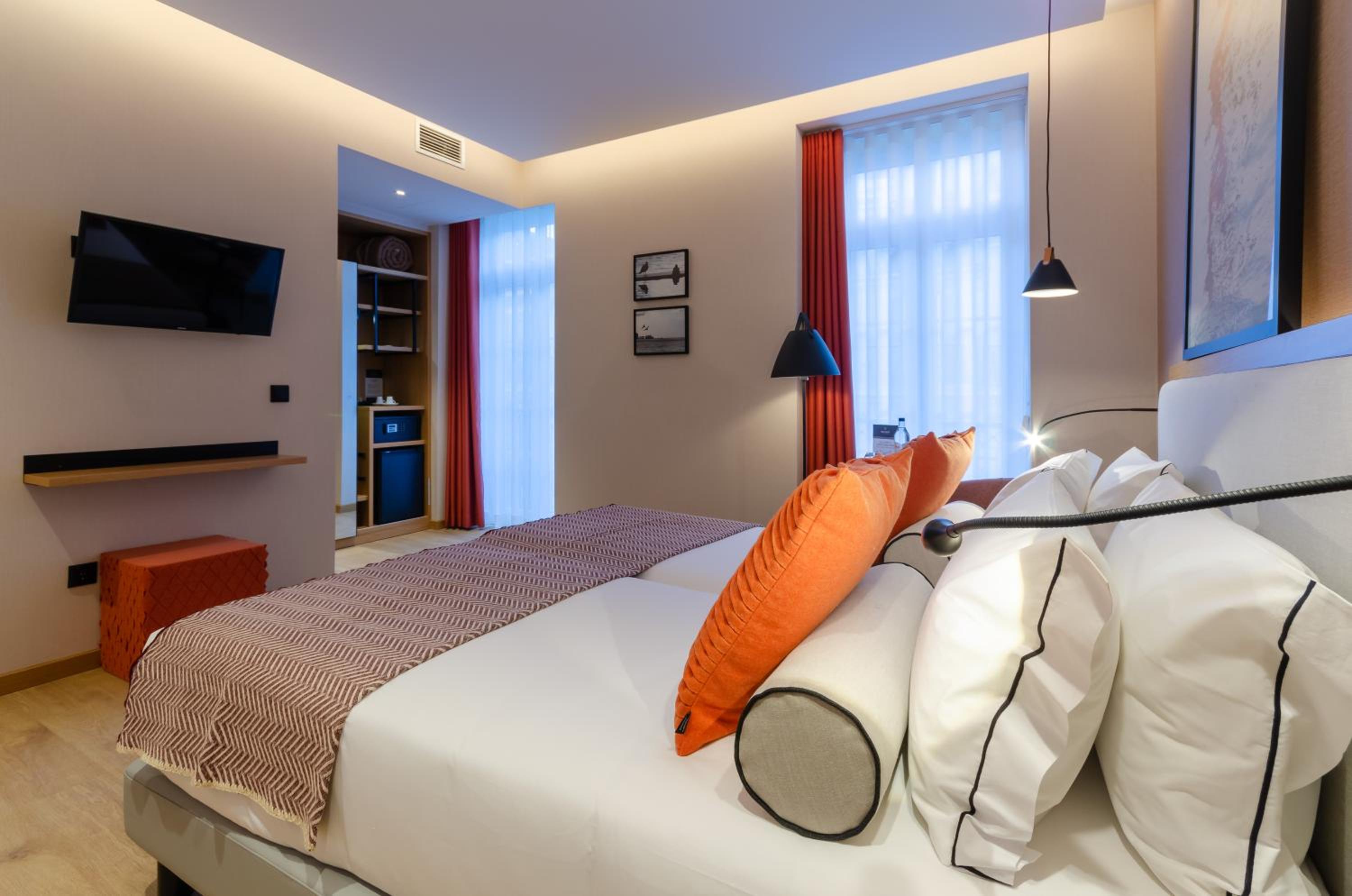 Superior Double or Twin Room - Photo 12