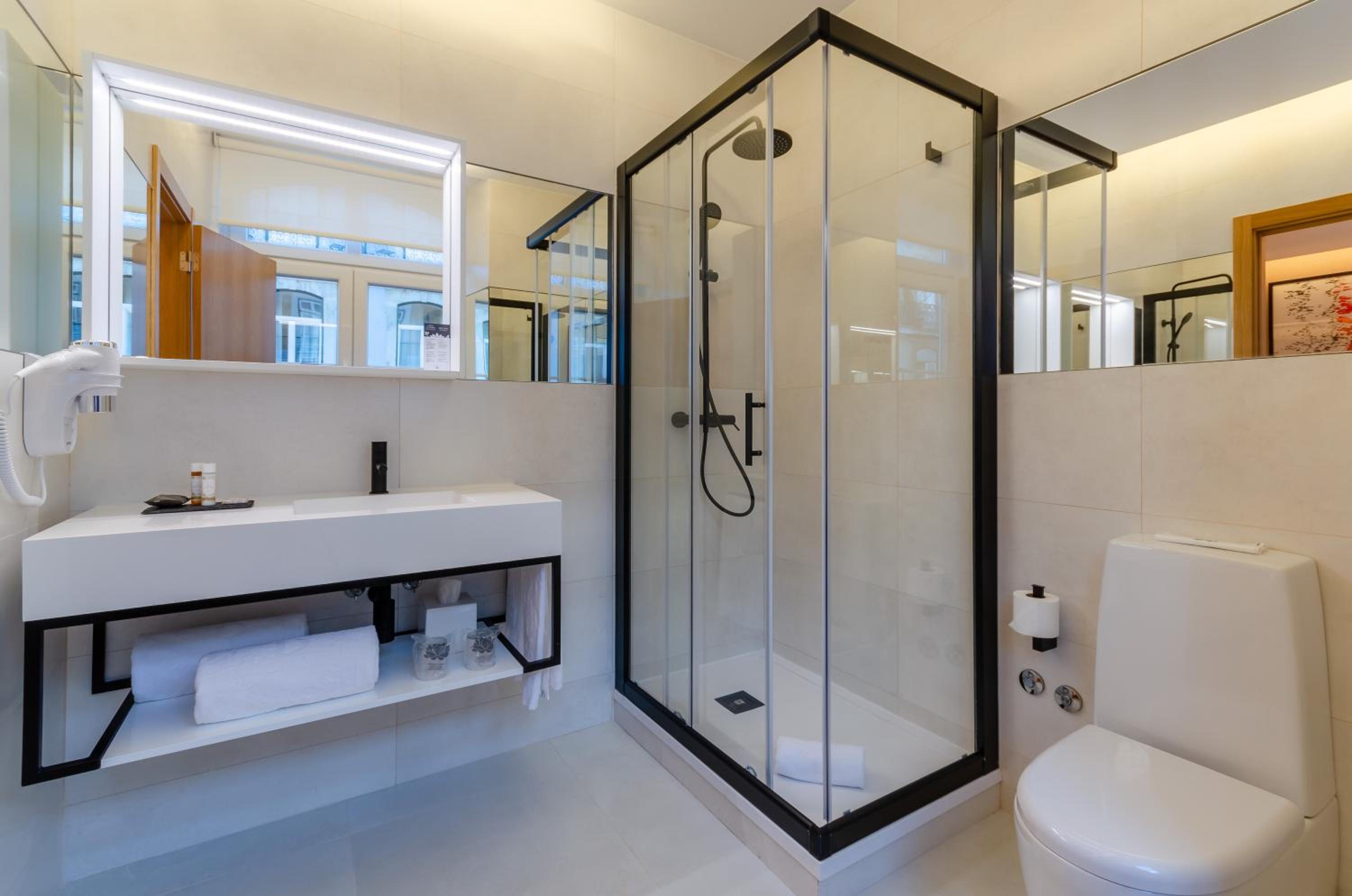 Superior Double or Twin Room - Photo 8