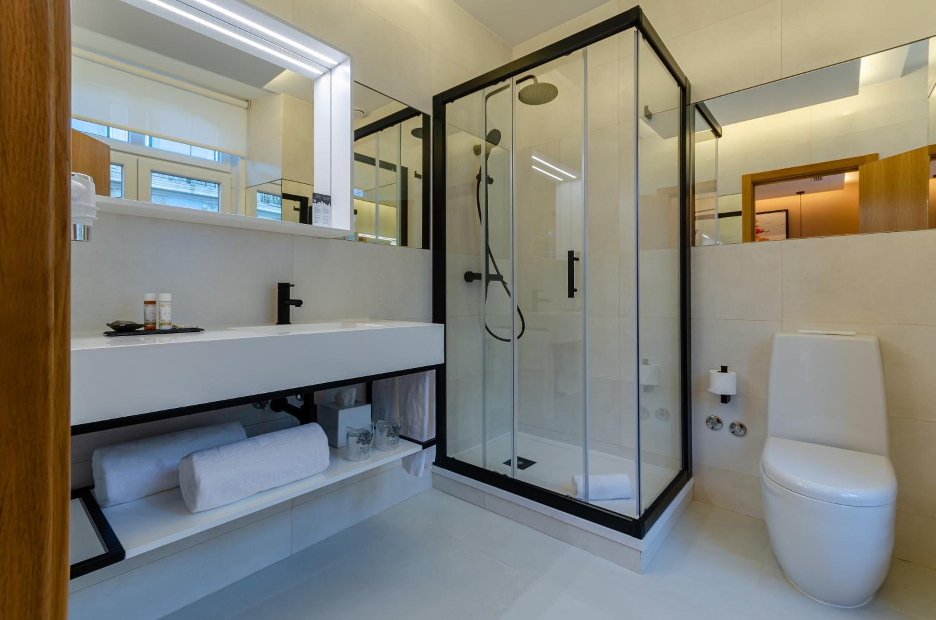 Superior Double or Twin Room - Photo 9