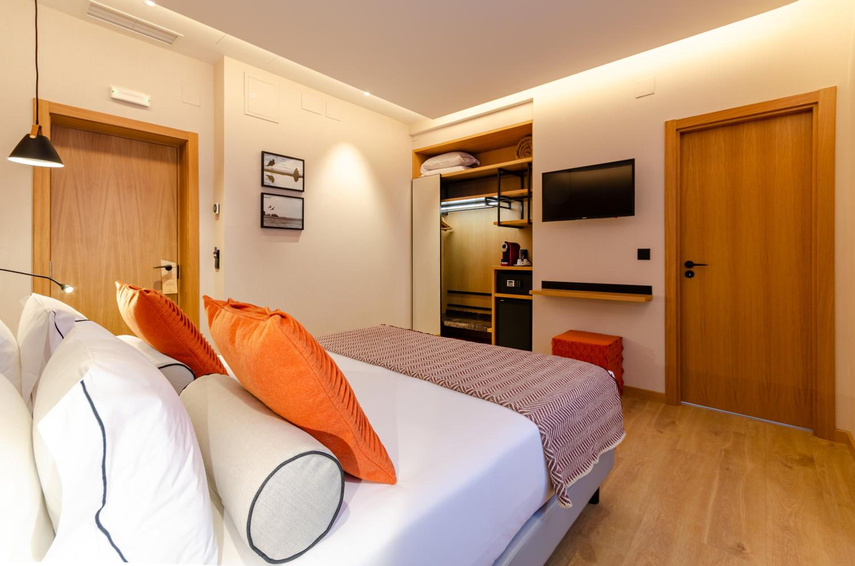 Superior Double or Twin Room - Photo 15