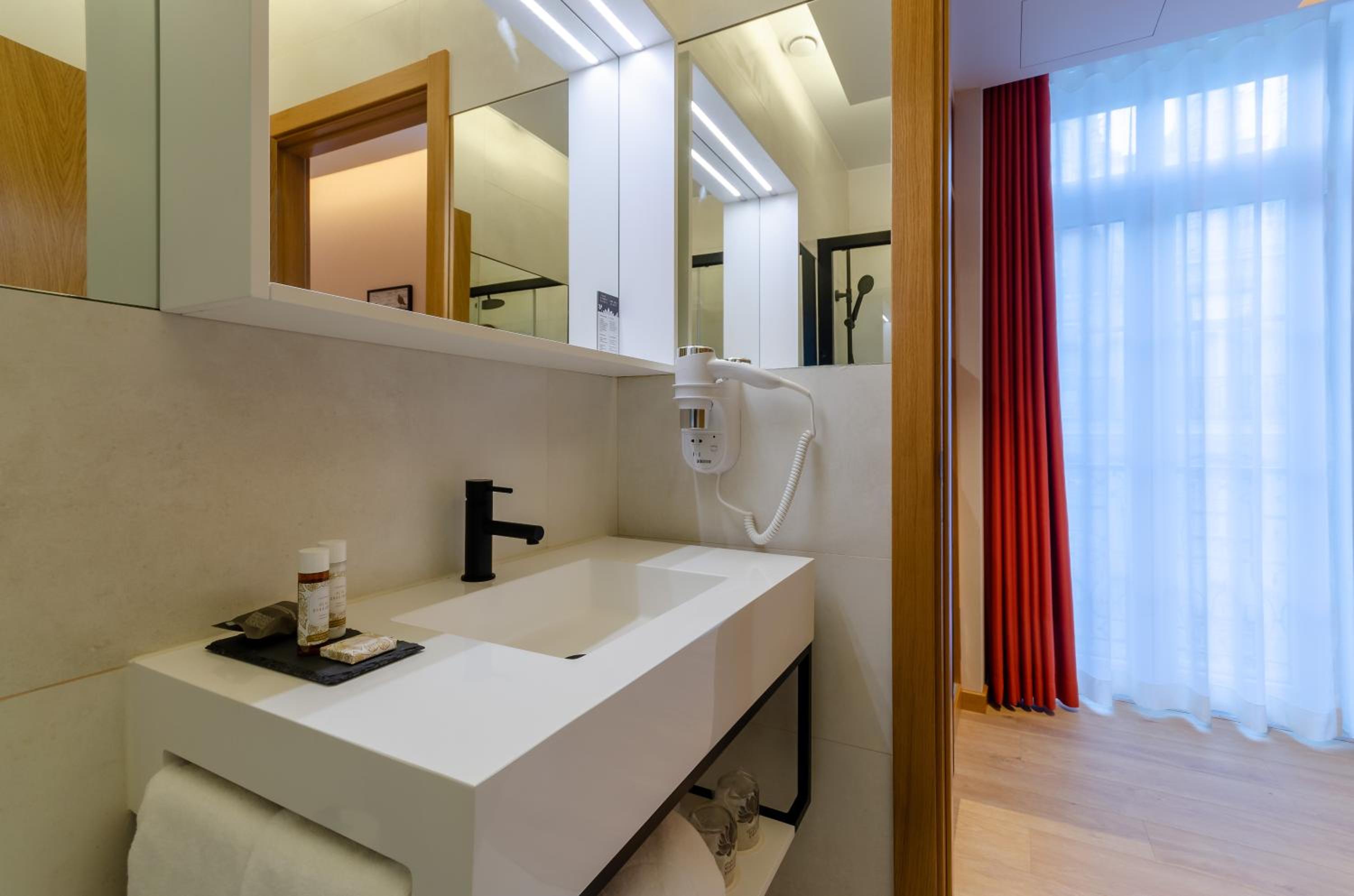 Superior Double or Twin Room - Photo 5