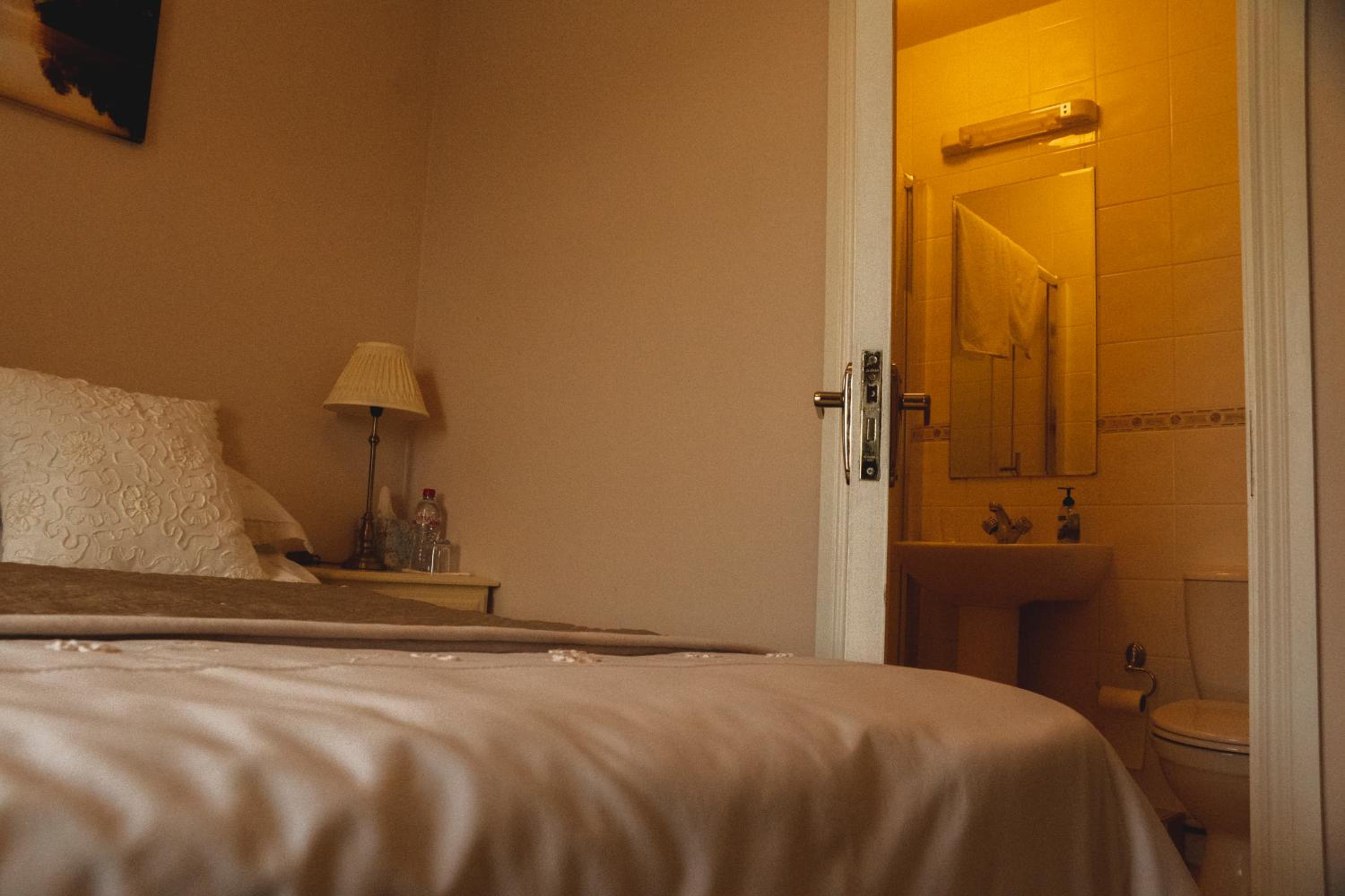 Double Room with Private Bathroom photo 2