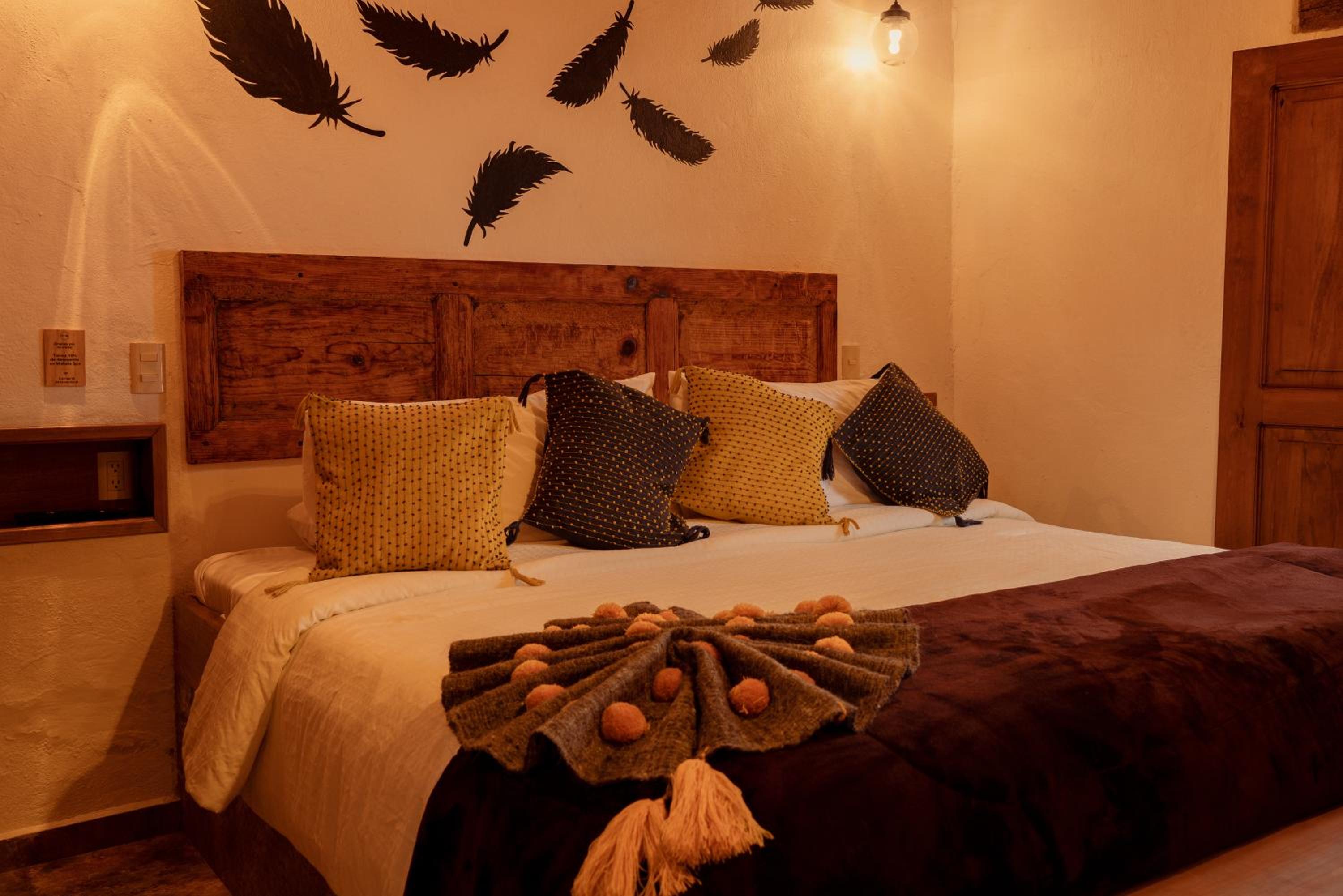 Deluxe King Room - Photo 4