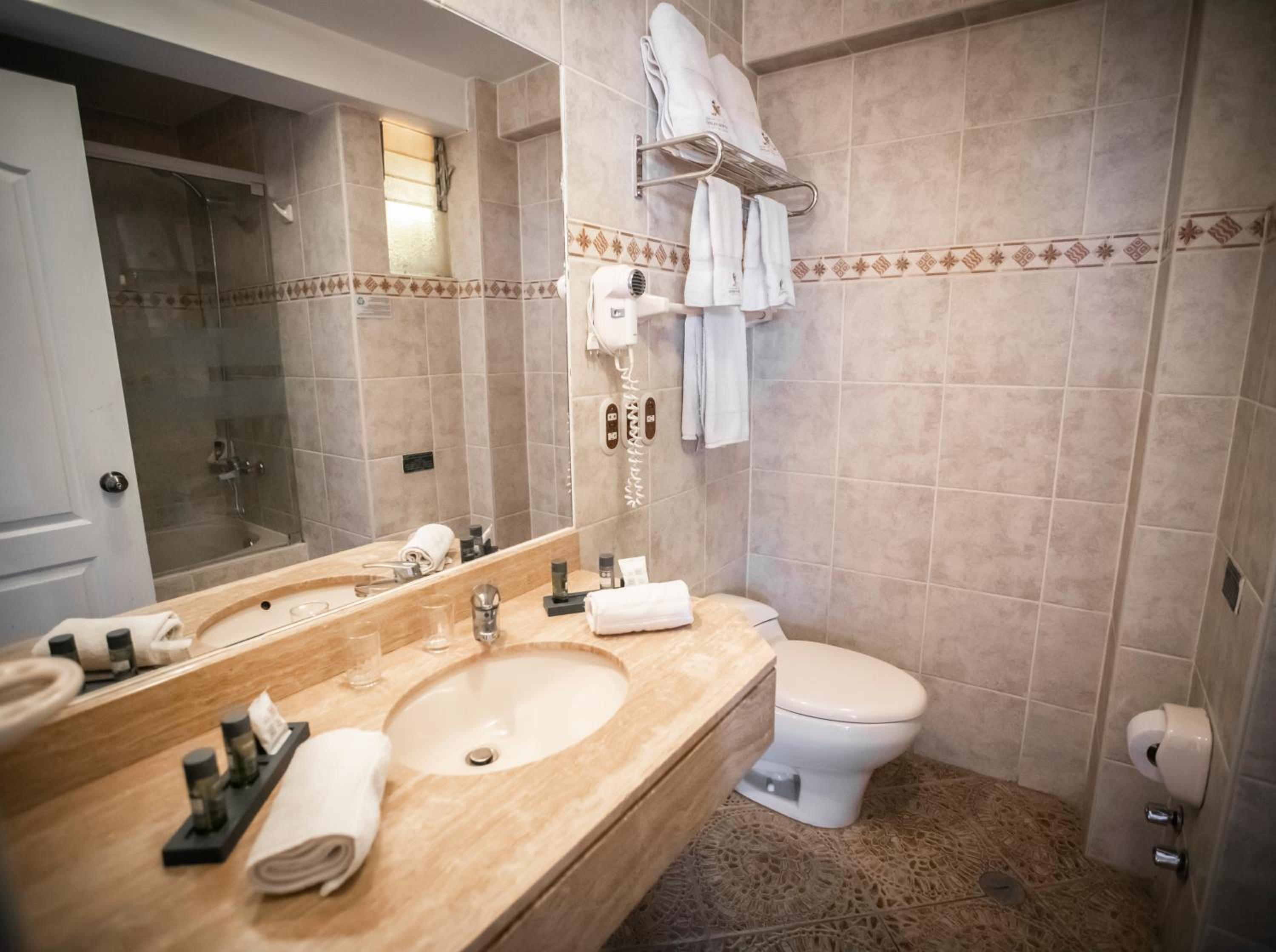 Standard Double Room - Photo 9