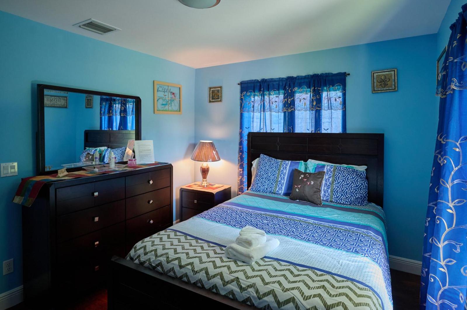 Double Room with Shared Bathroom photo 2