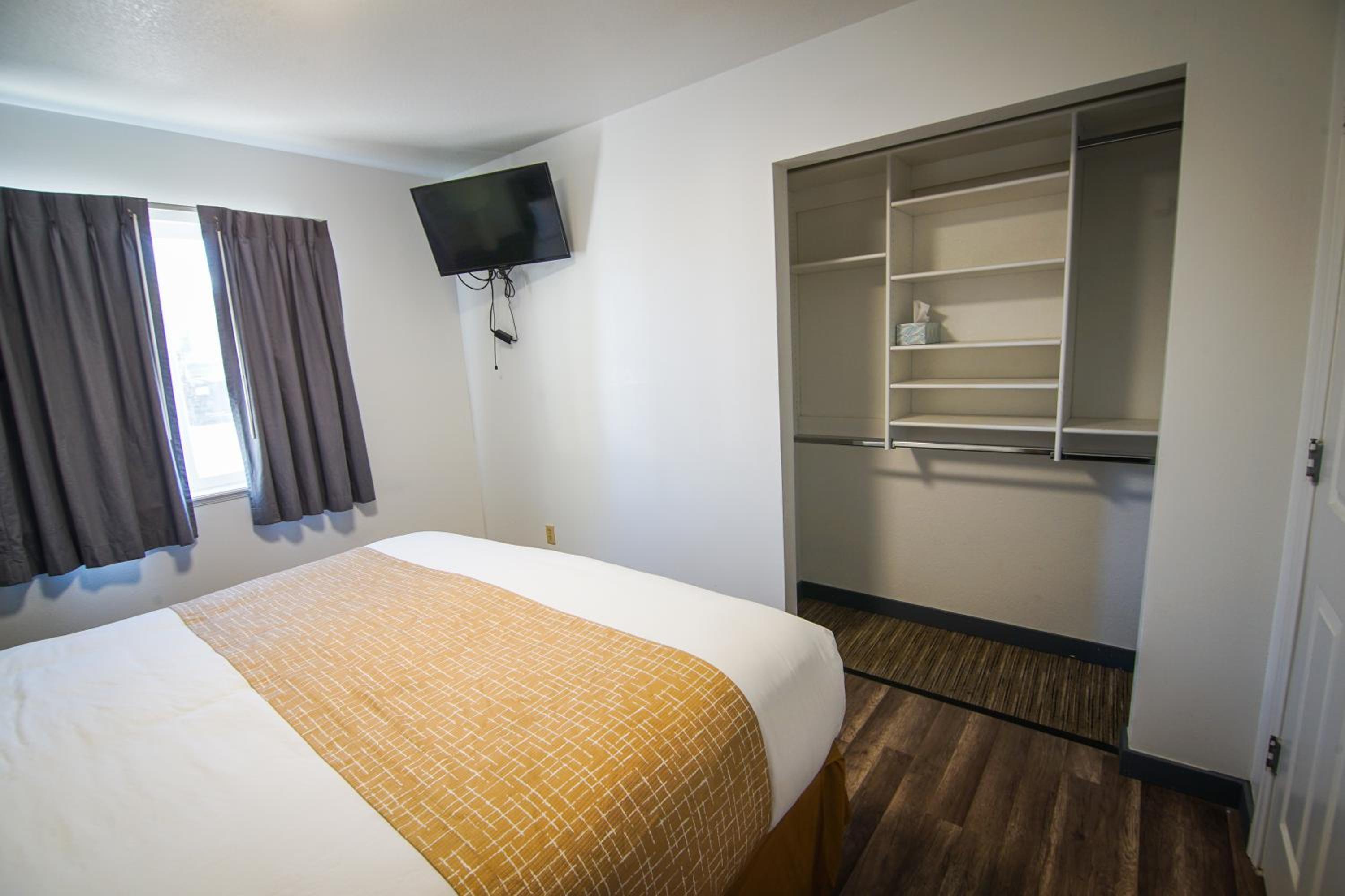 One-Bedroom King Suite - Non-Smoking - Photo 1