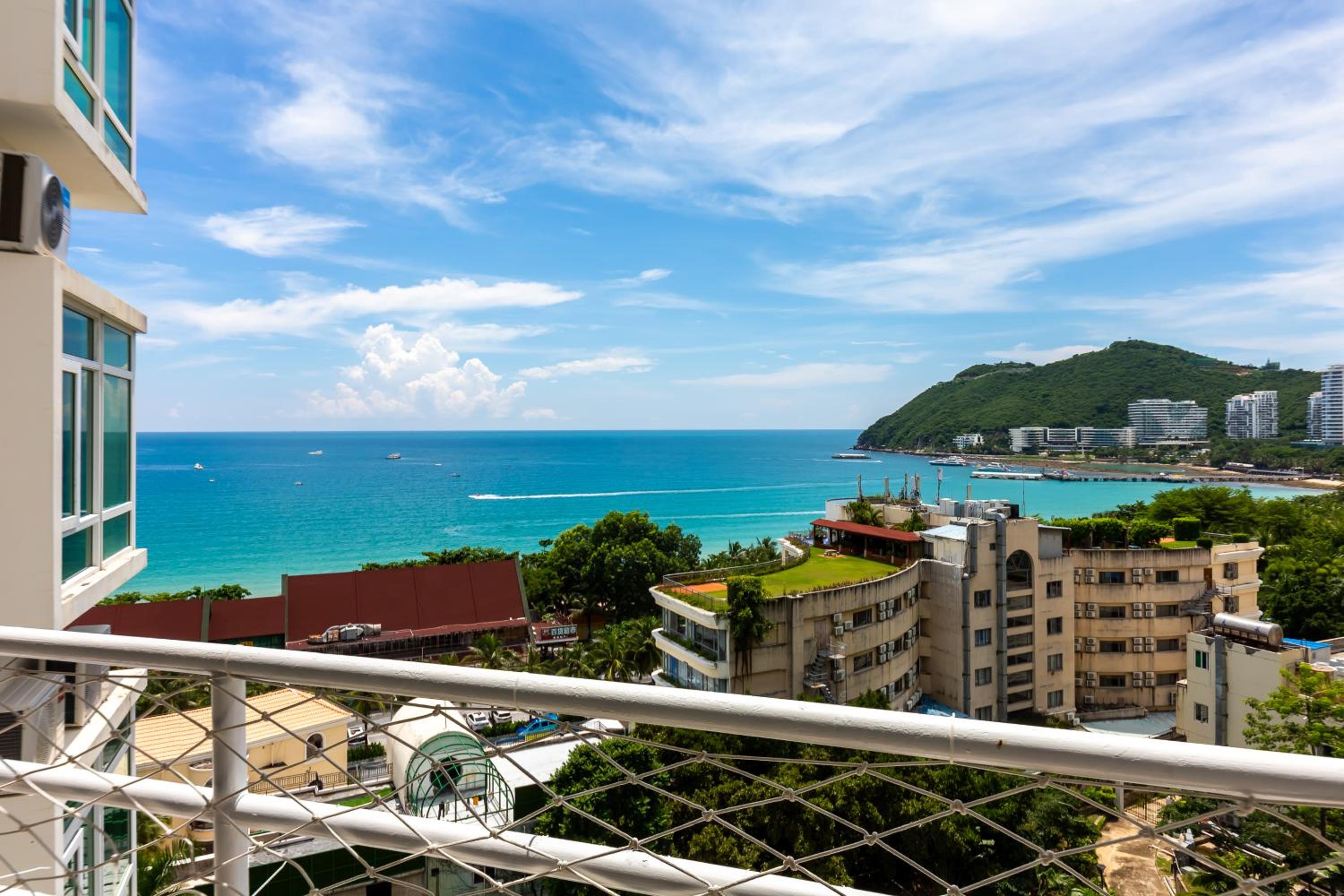Deluxe Suite with Sea View - Photo 87