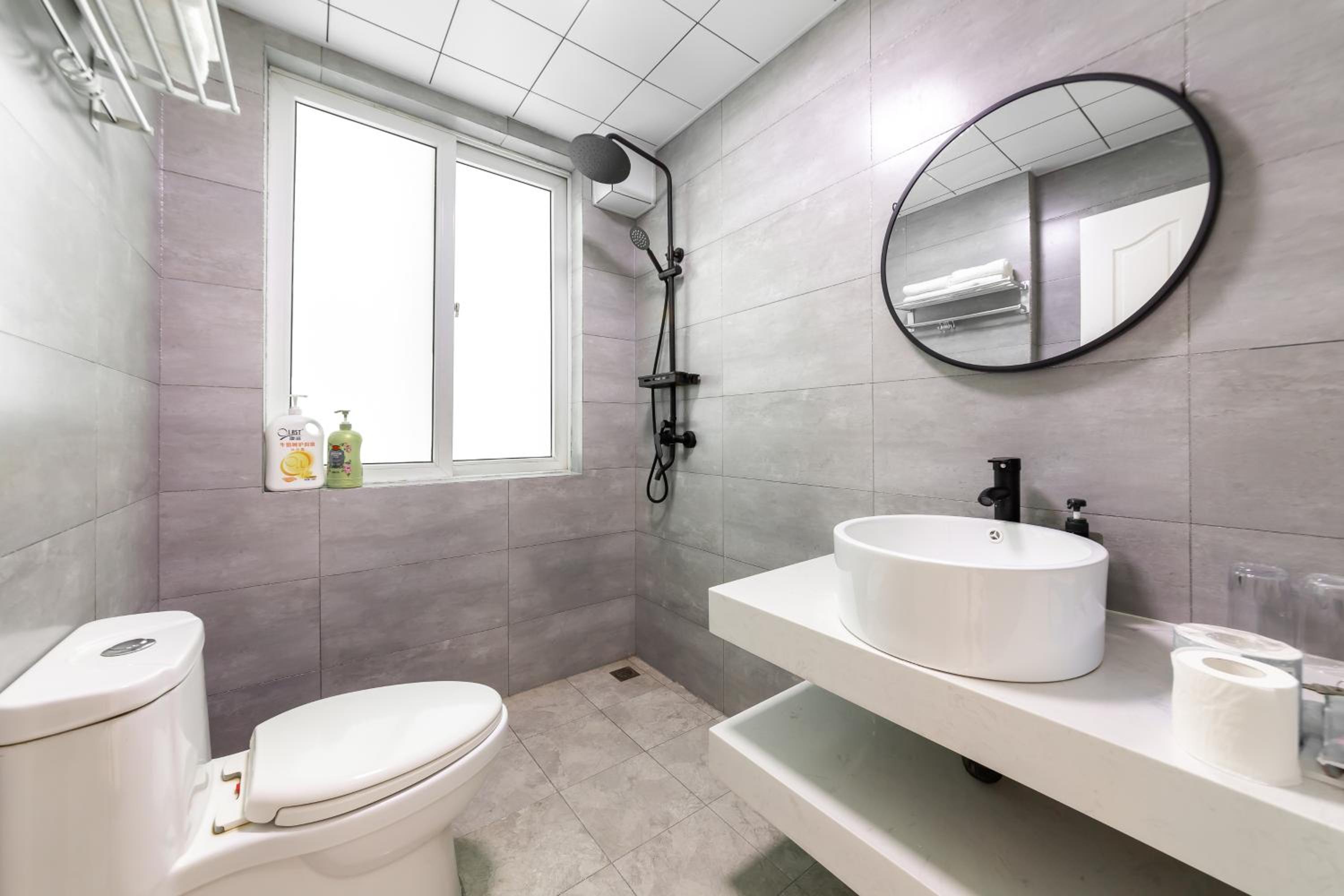Deluxe Suite with Sea View - Photo 10