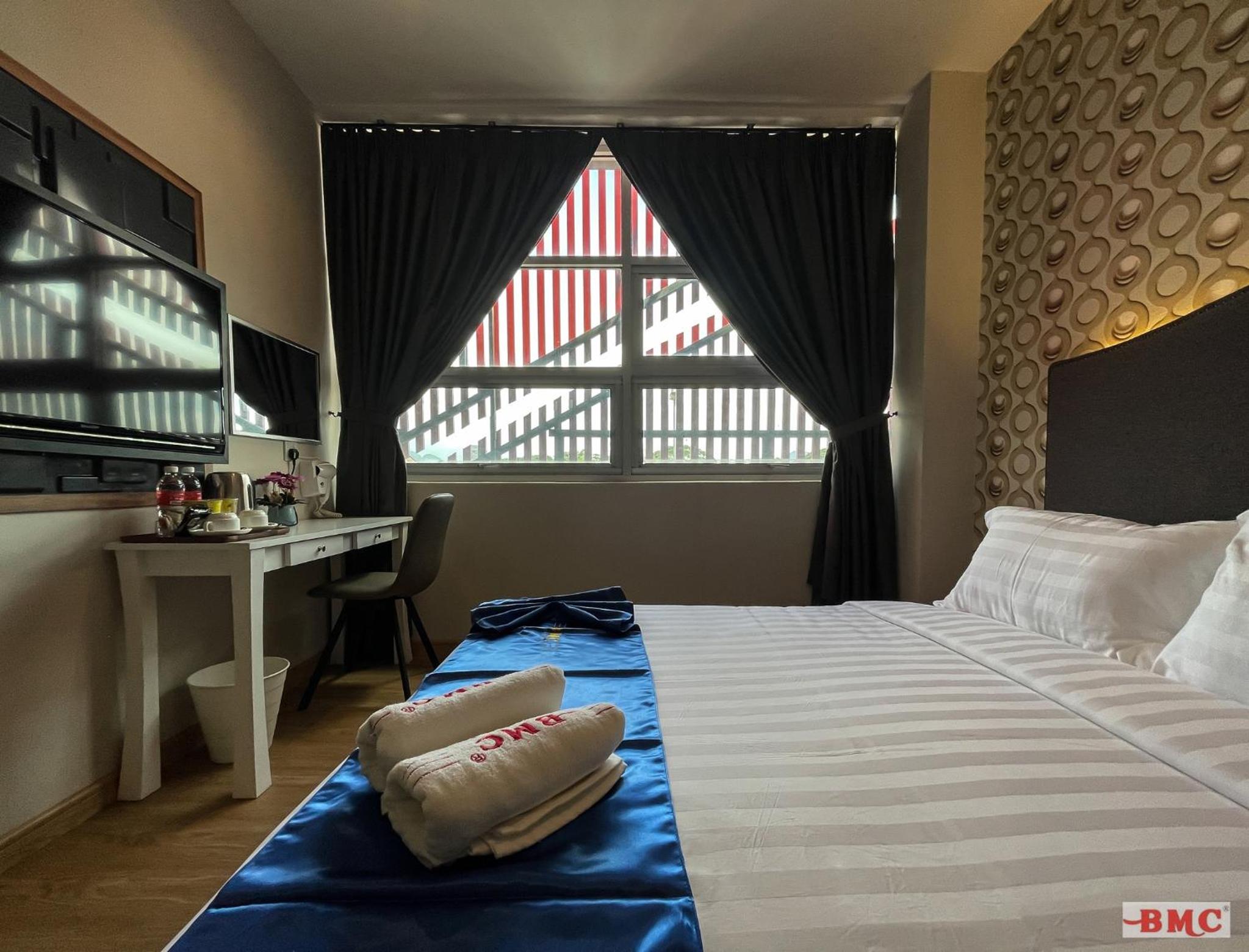 Deluxe Queen Room - Photo 2