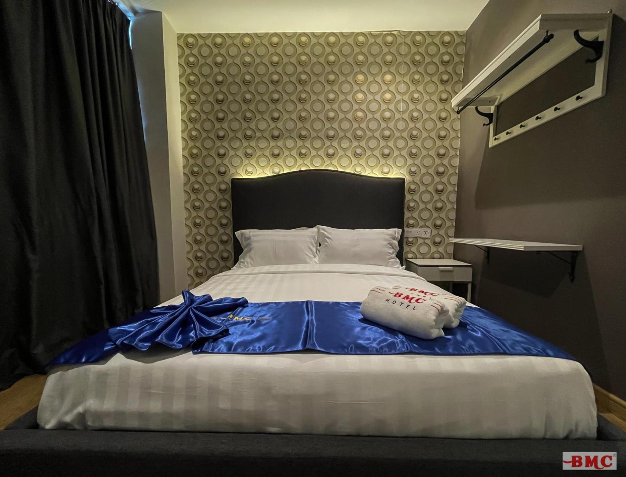 Deluxe Queen Room - Photo 3