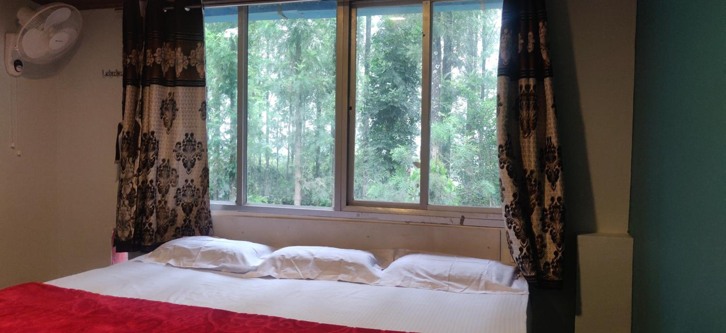 King Room with Balcony - Photo 1