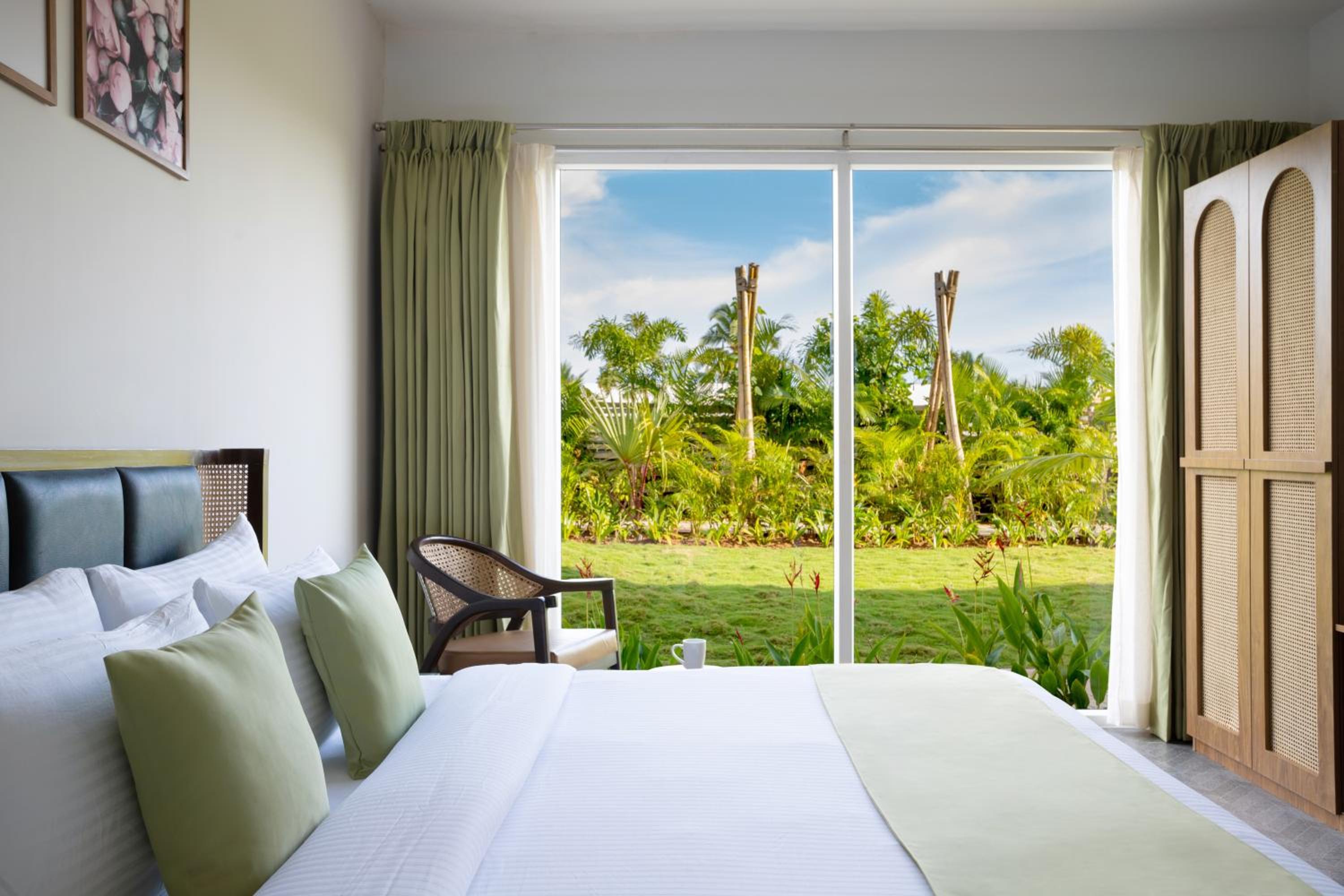 Premium Cottage - 15% Discount on Food & Non-Alcoholic Beverages - Photo 2