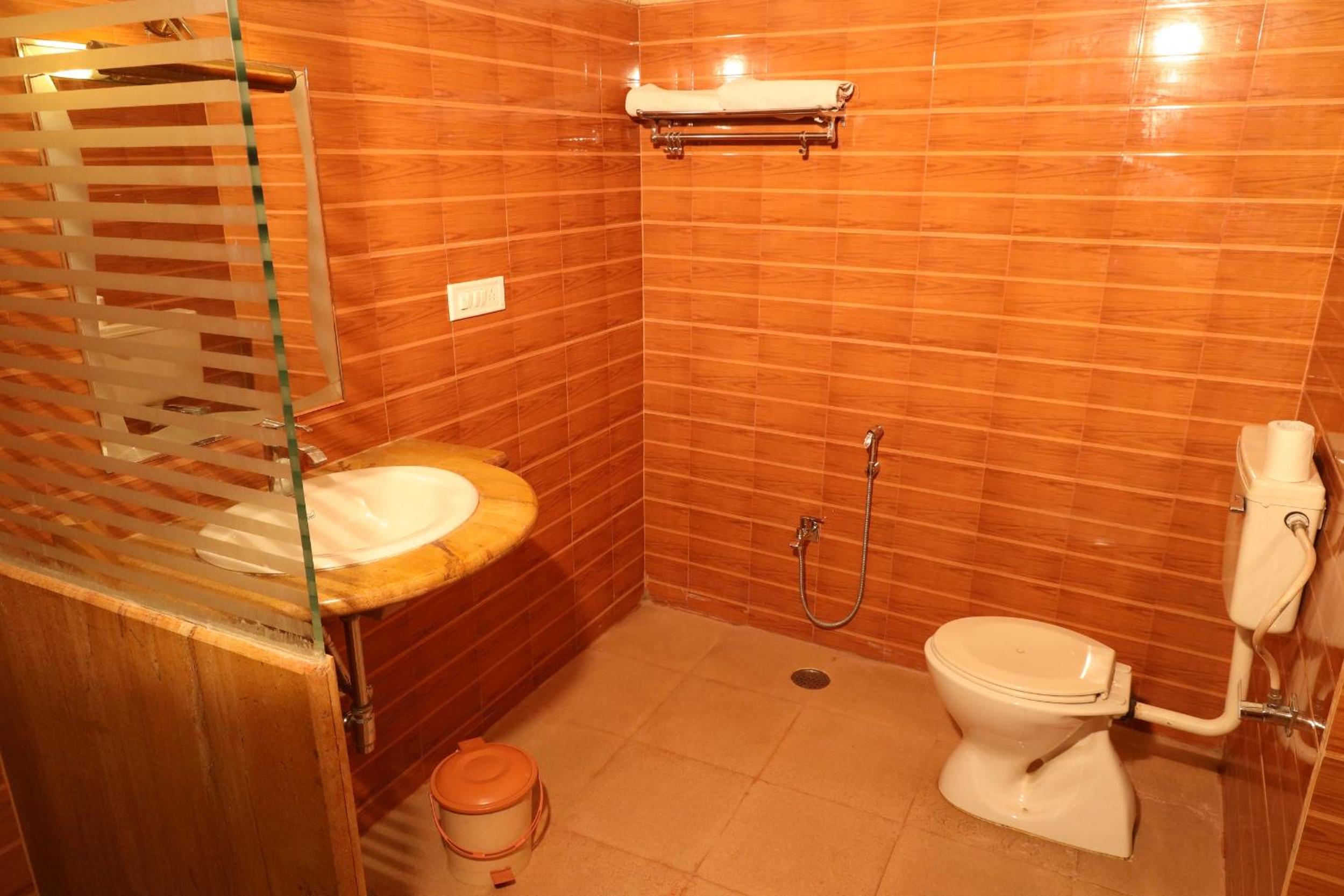 Deluxe Double Room - Photo 14