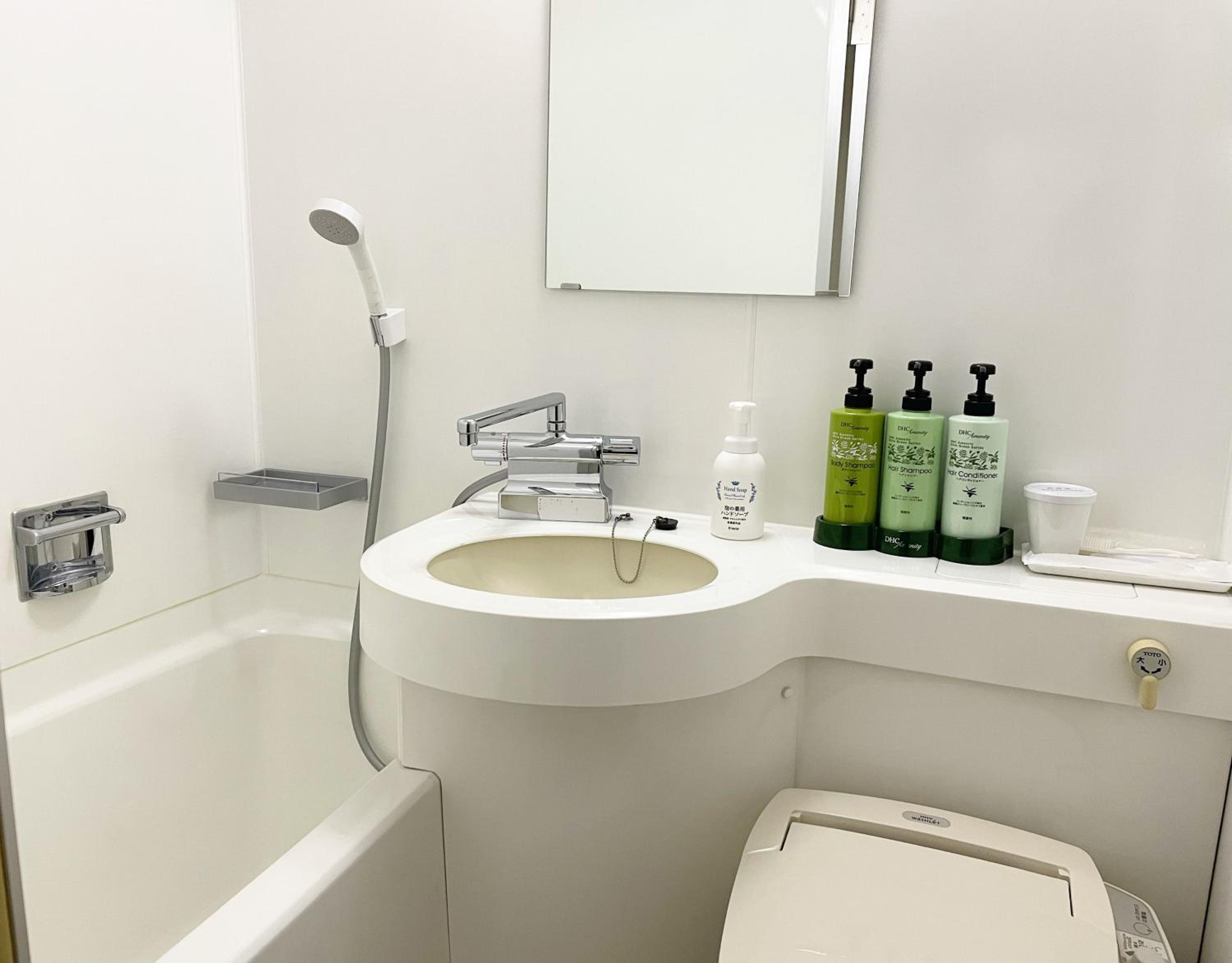 Single Room with Private Bathroom - Smoking photo 3