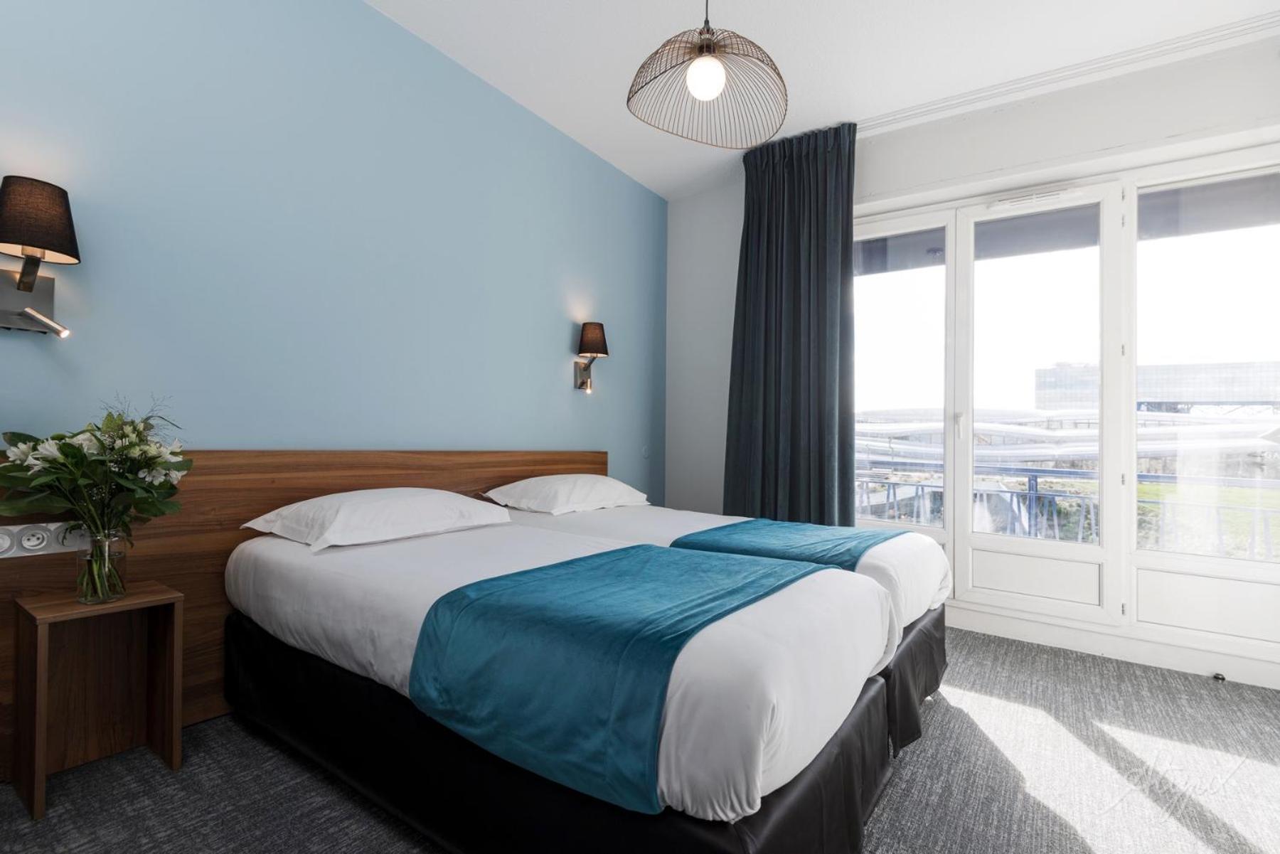 Standard Twin Room - Photo 11