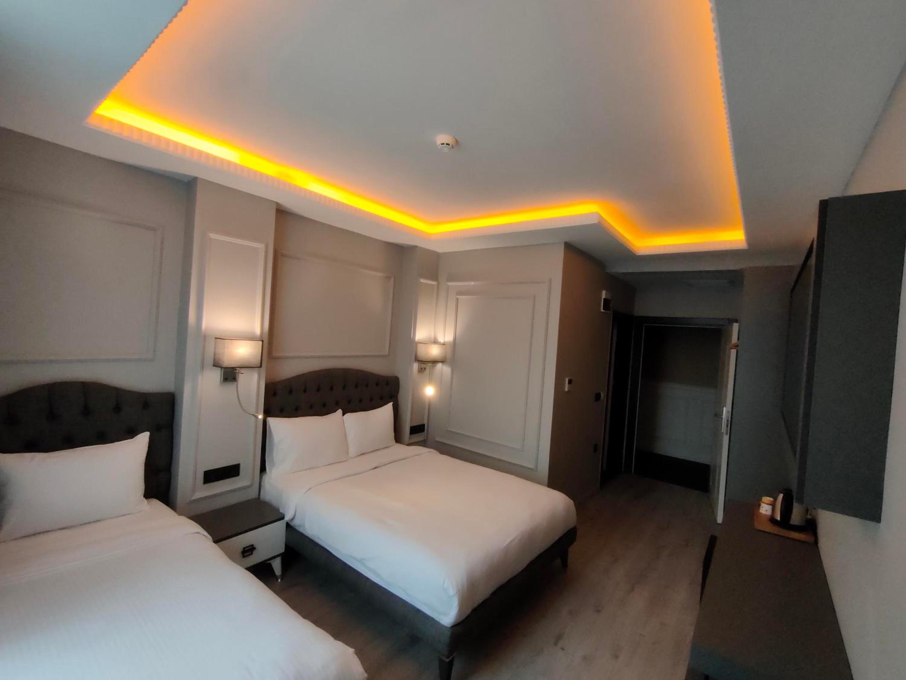 Deluxe Triple Room - Photo 12