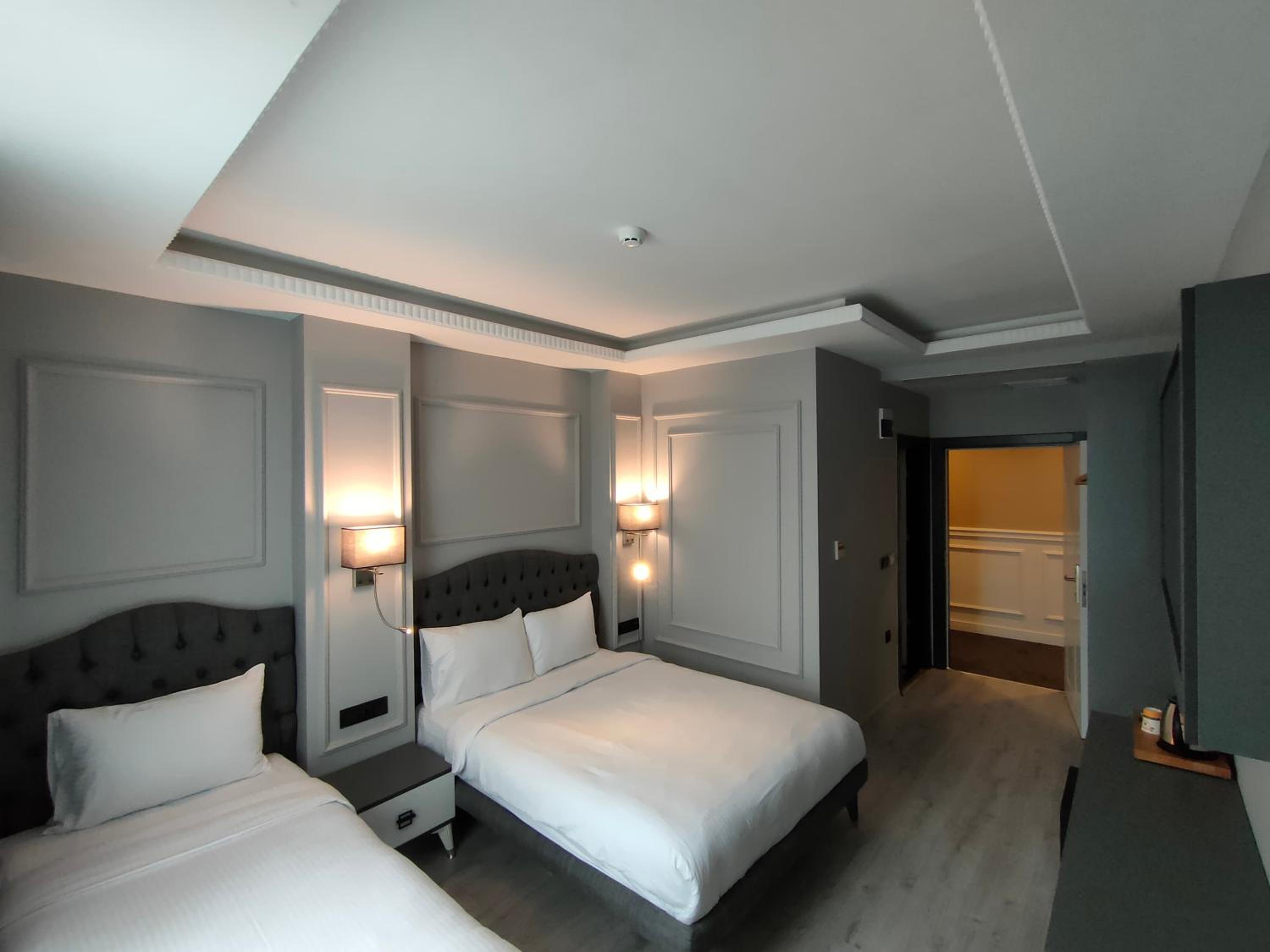 Deluxe Triple Room - Photo 11