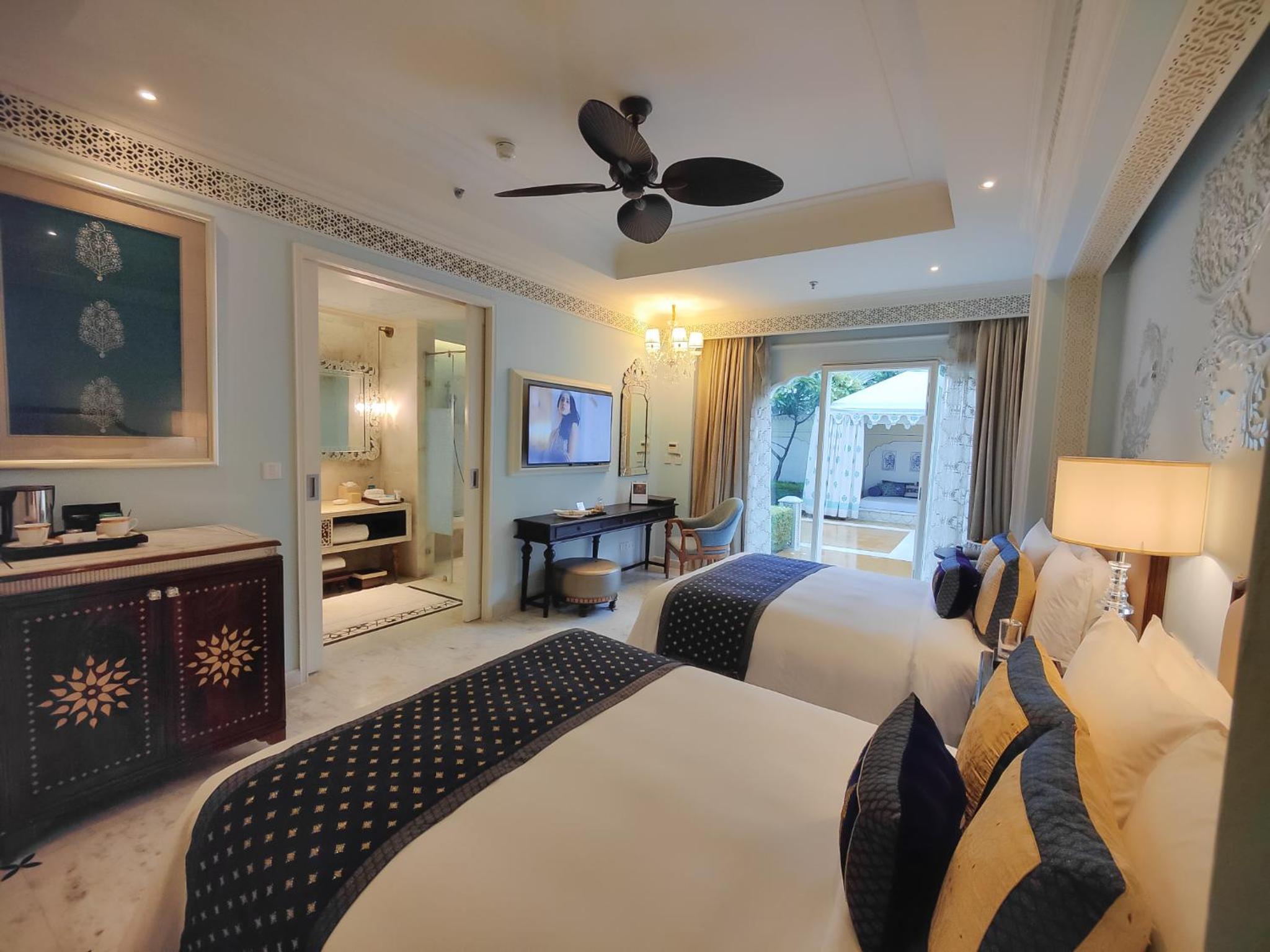 Royal Villa with Courtyard Twin