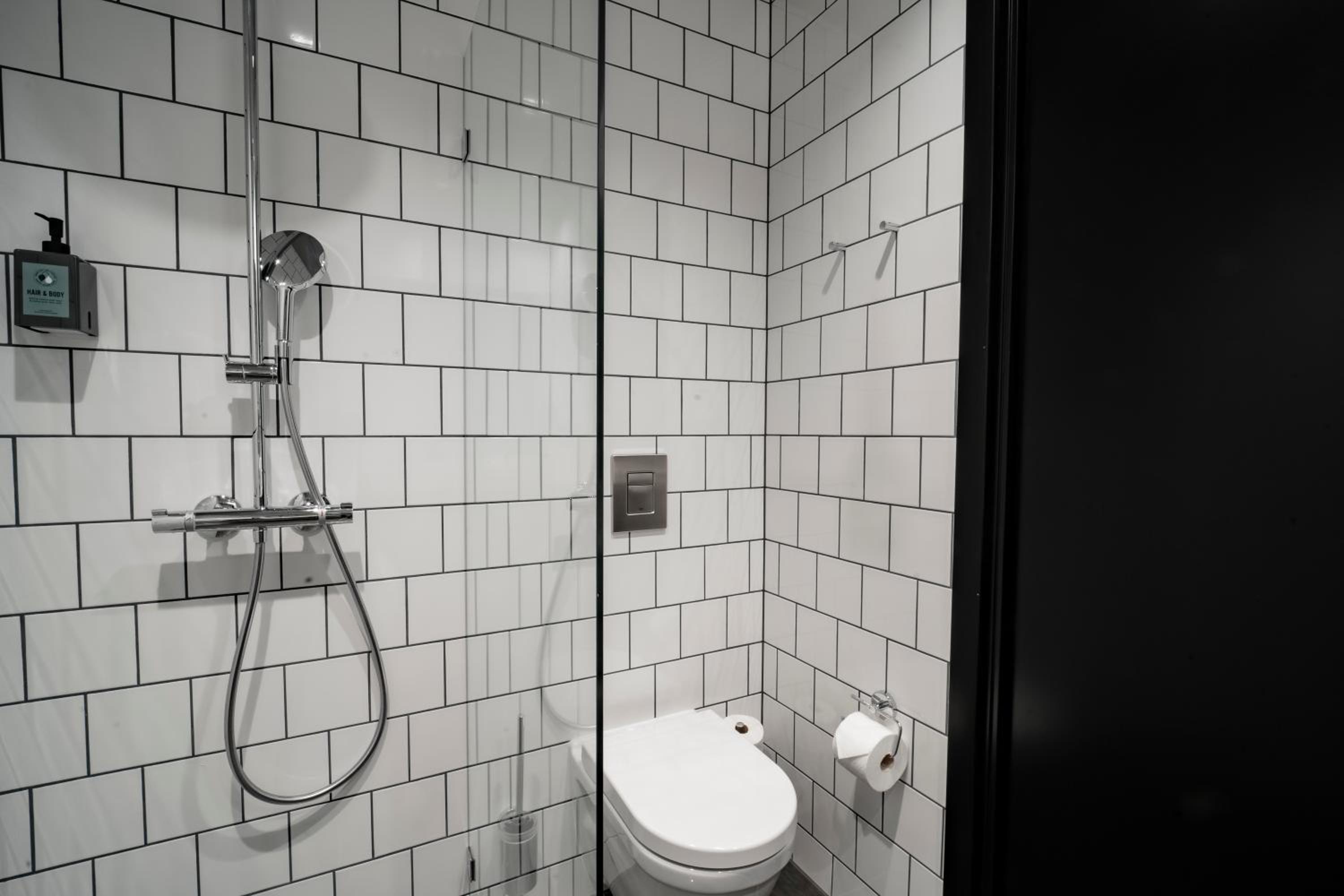 One-Bedroom Apartment - Photo 3
