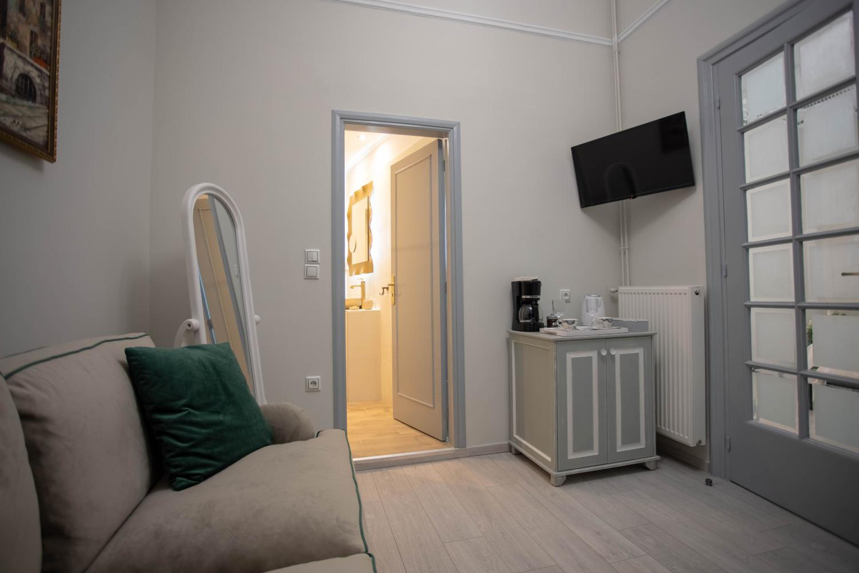 Grand Suite with Balcony photo 3