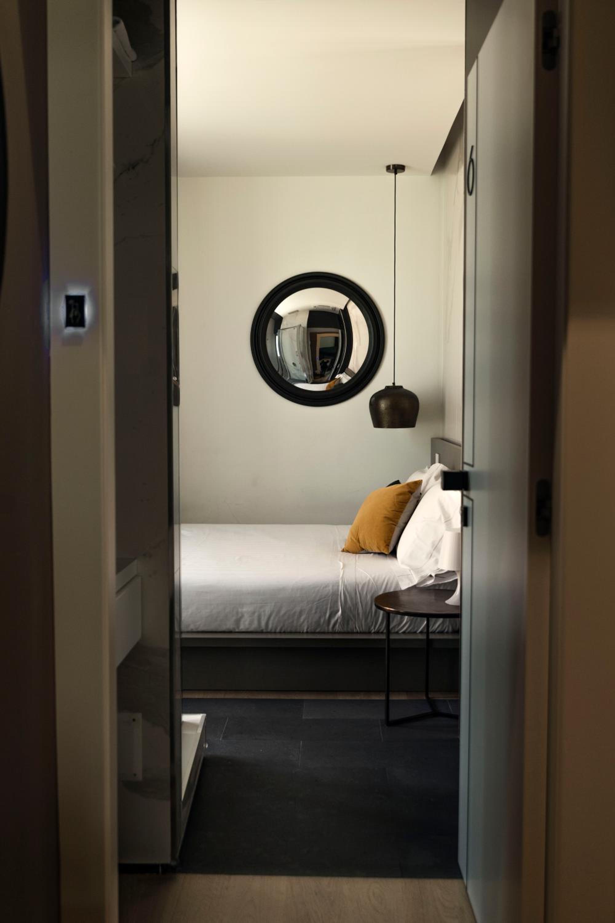 Deluxe Queen Room - Photo 31
