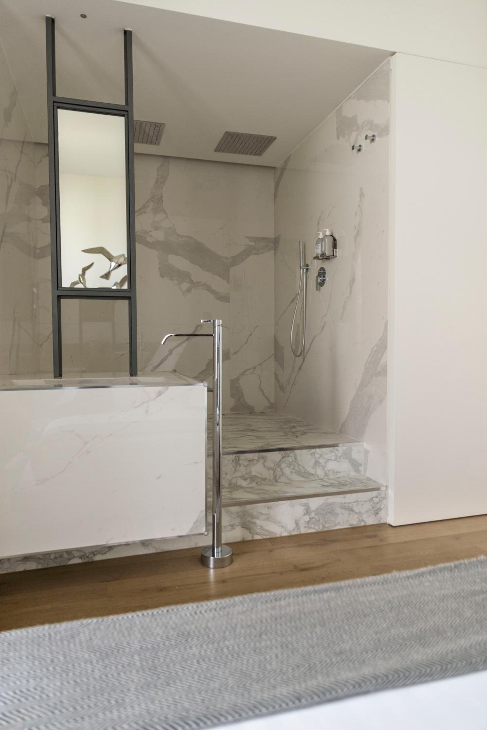 Superior King Room - Photo 9