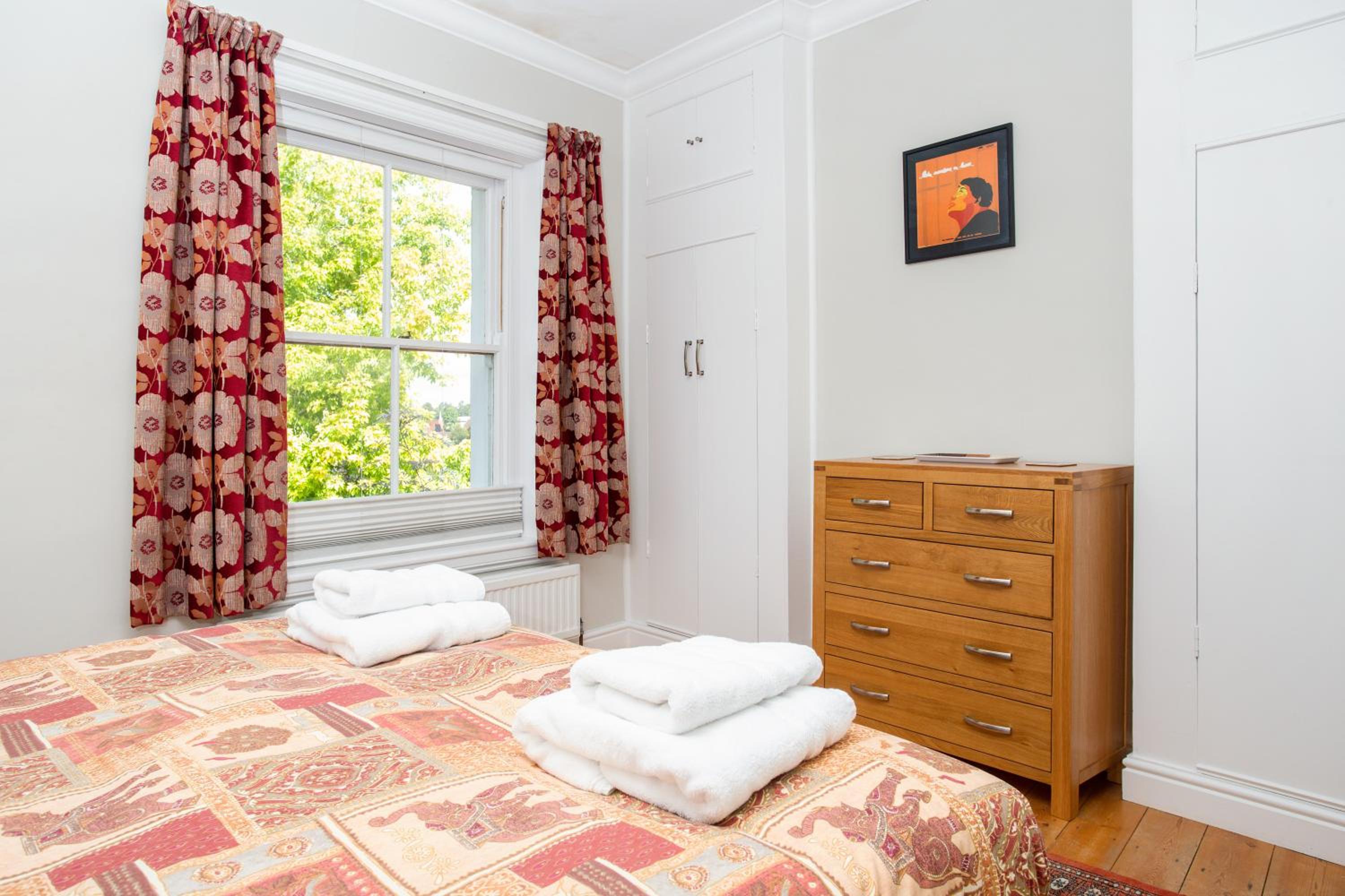Three-Bedroom House photo 2