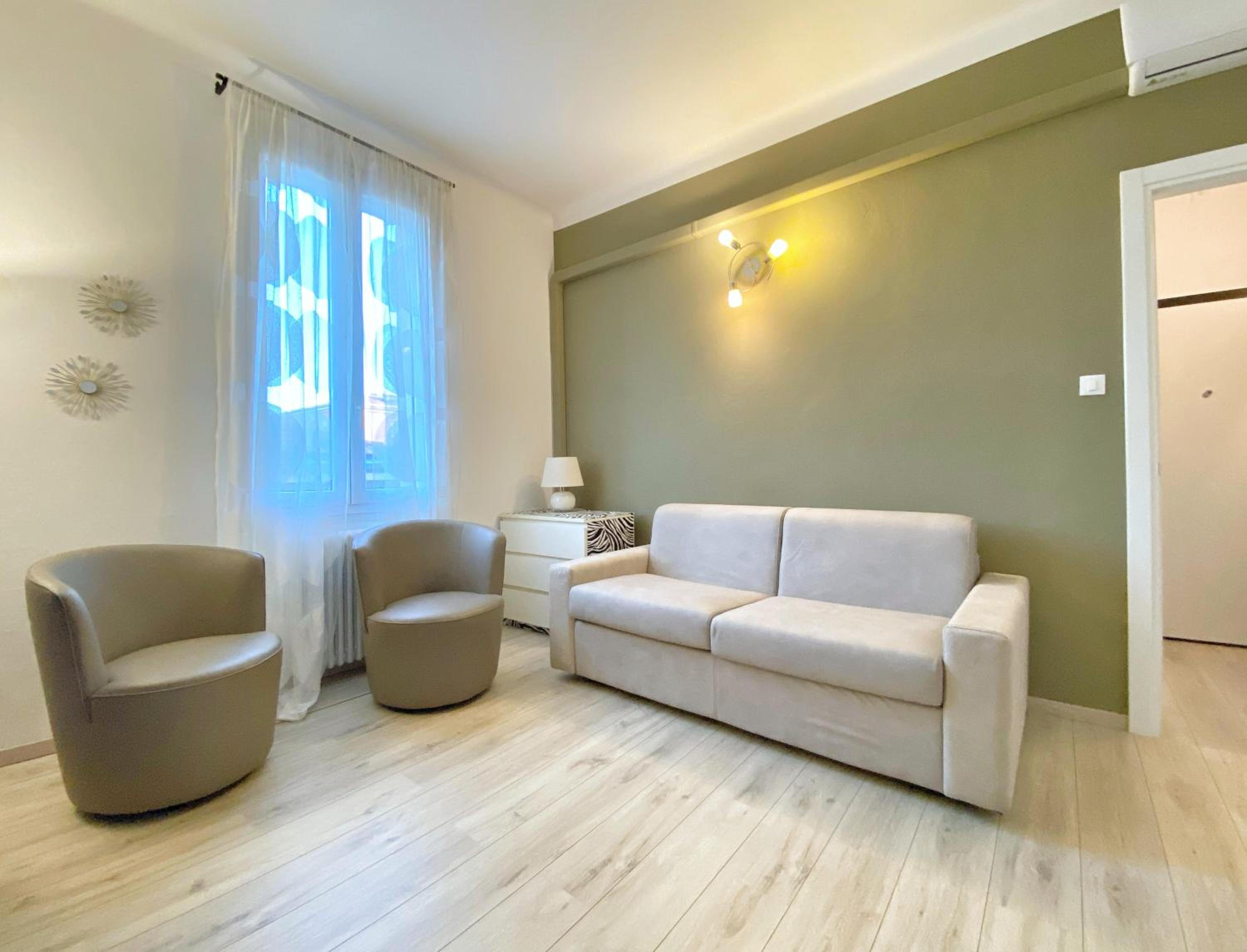 One-Bedroom Apartment