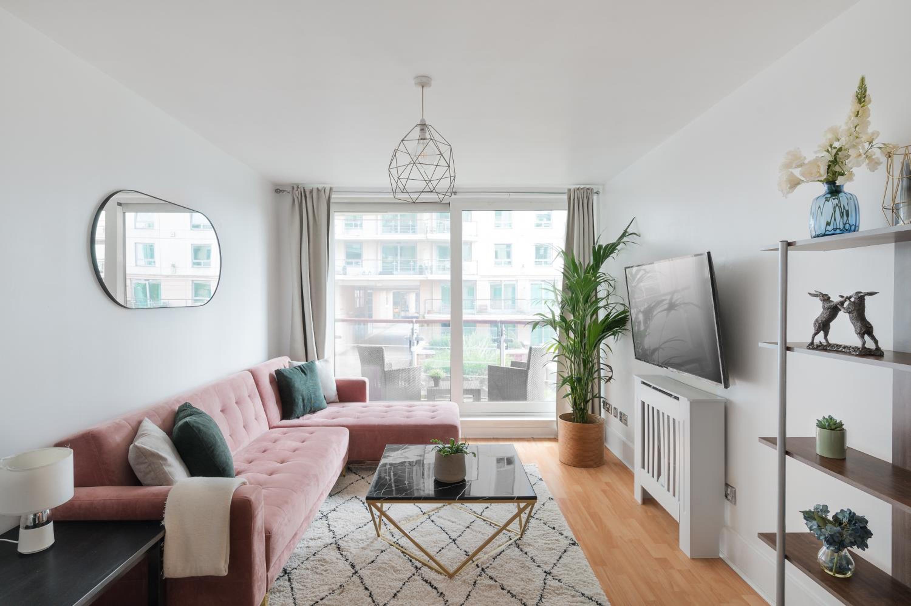 Apartment with Lake View