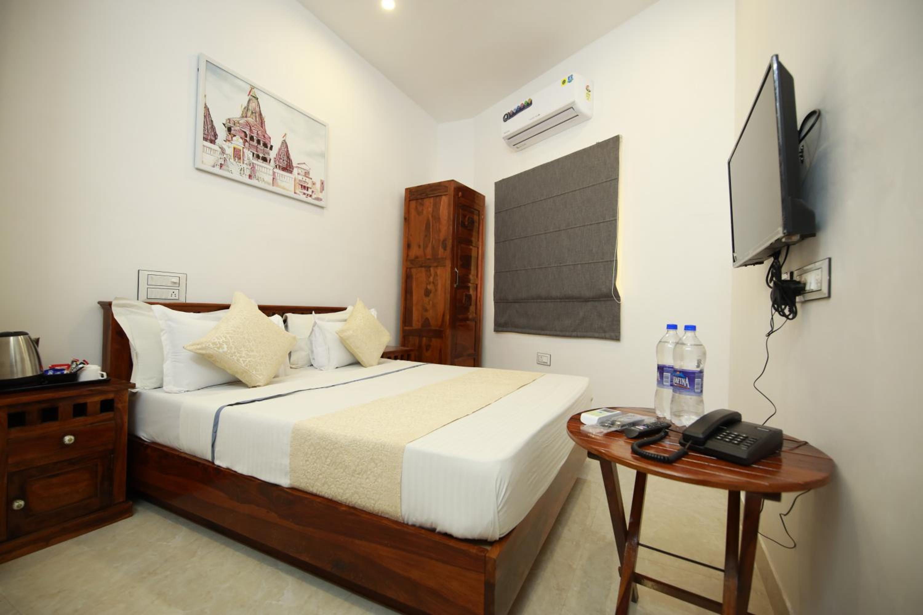 Deluxe Queen Room - Photo 5