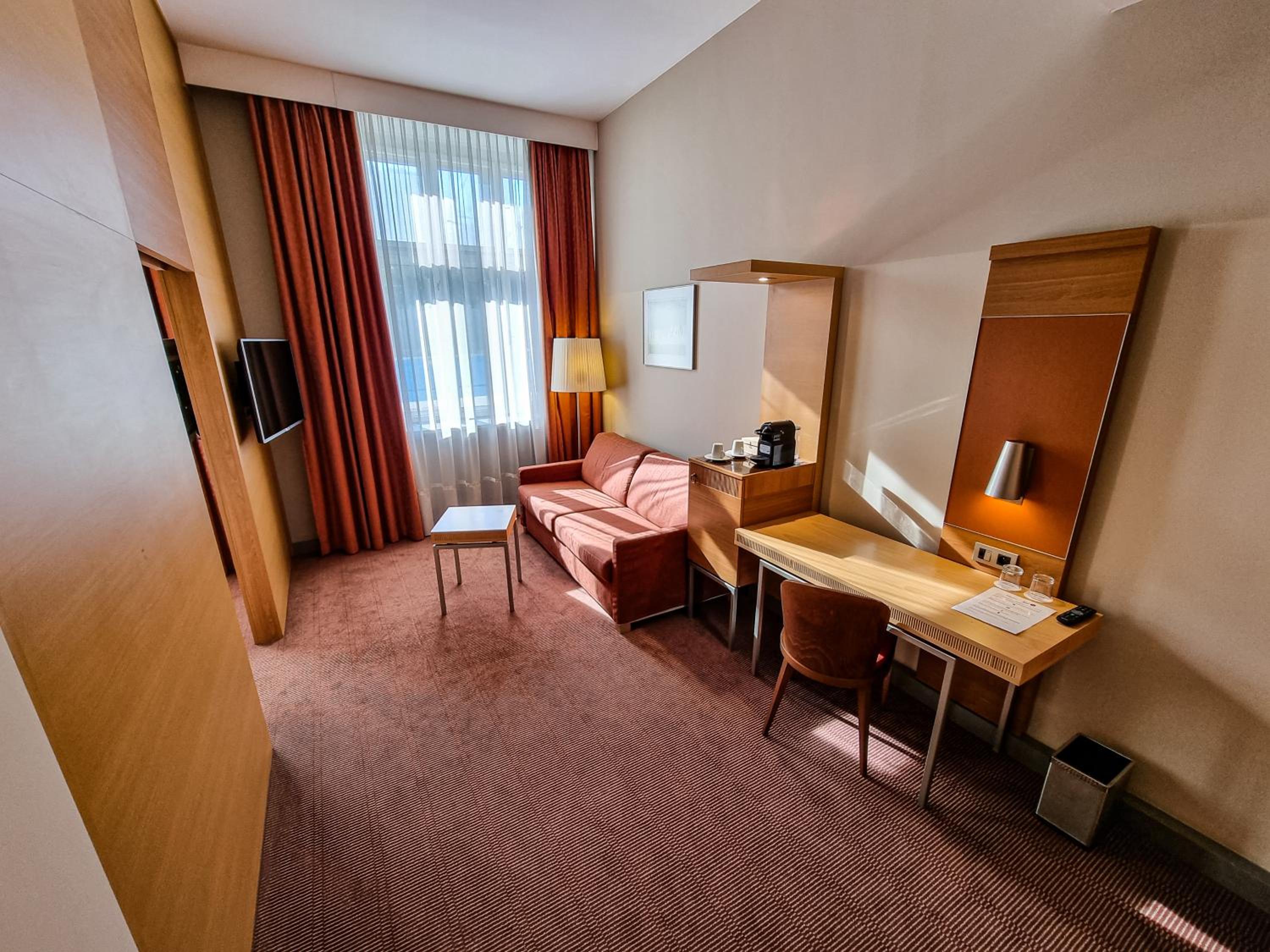 Privilege Suite with Double Bed and Sofa - Photo 4