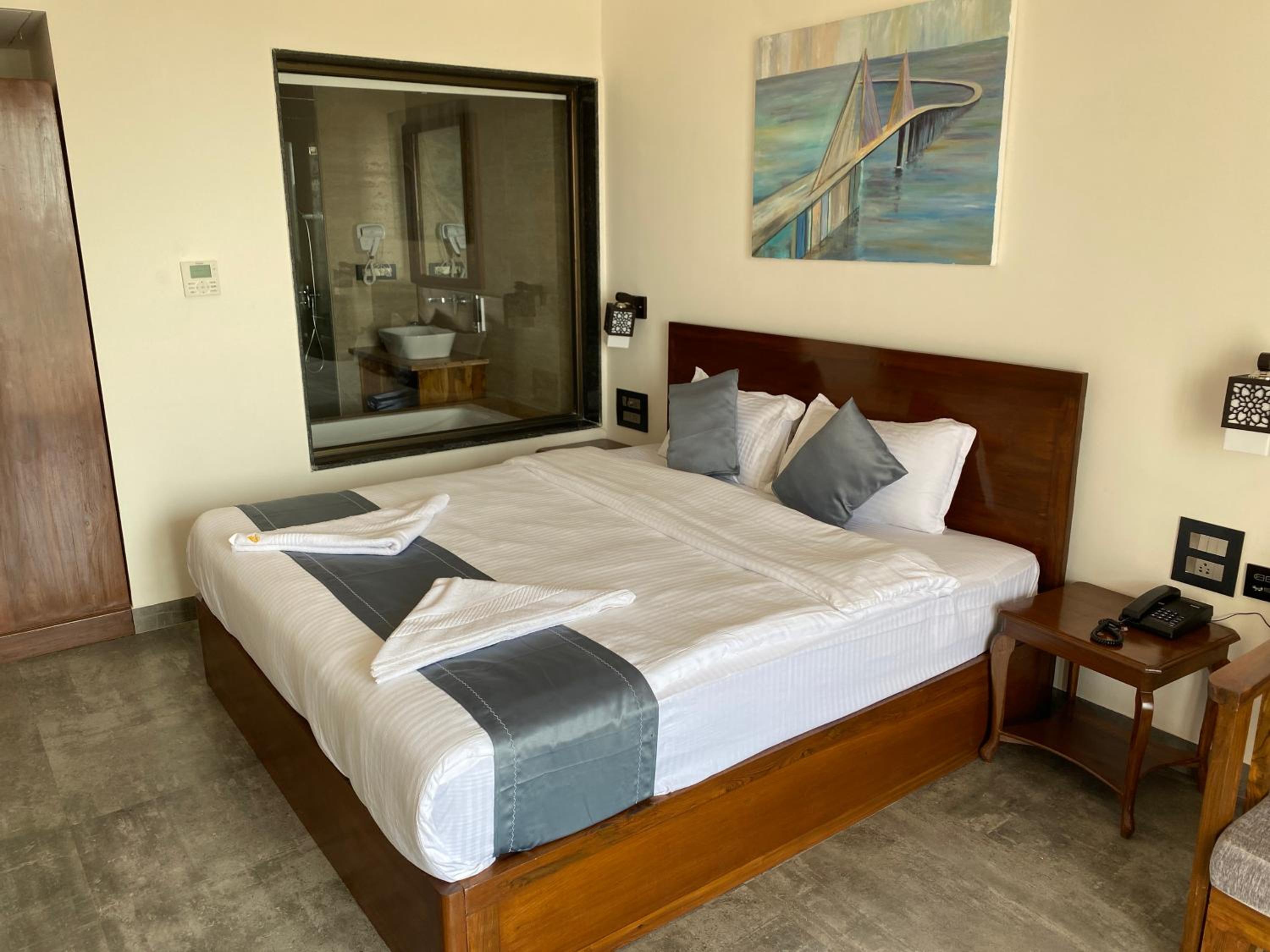 Luxury Room with Garden View - Photo 4